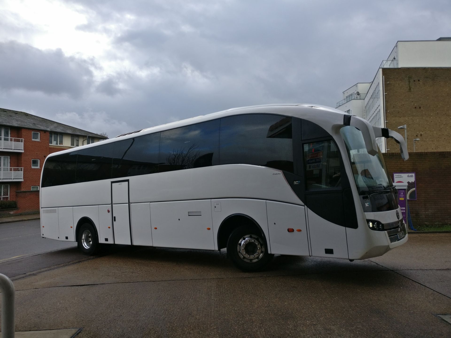 * 2015 Sunsundegai BIIR Volvo SC7 Euro 6 53 seater Coach with Toilet, Reg BG15 RNV, - Image 6 of 16