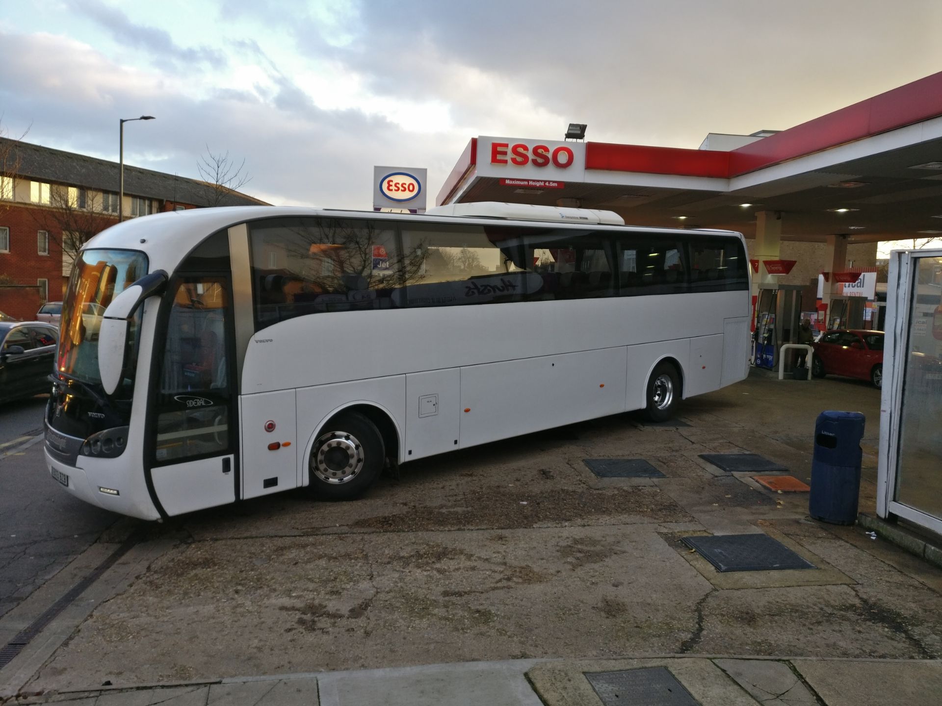 * 2013 Sunsundegai Sideral Volvo B7 Euro 5 53 seater Coach with Toilet, Reg BX13 BZB, 335,235Km, MOT - Image 8 of 10