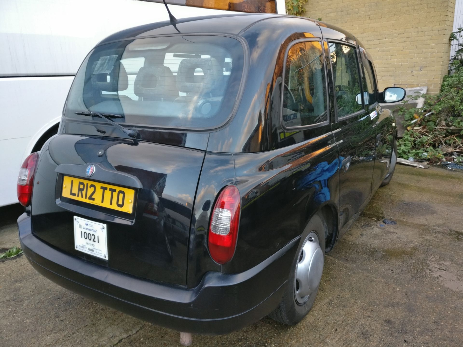 * 2012 London Taxis International FX4 Auto ''Black Cab'', Reg LR12 TTO, ?miles, MOT expired 30 March - Image 4 of 6
