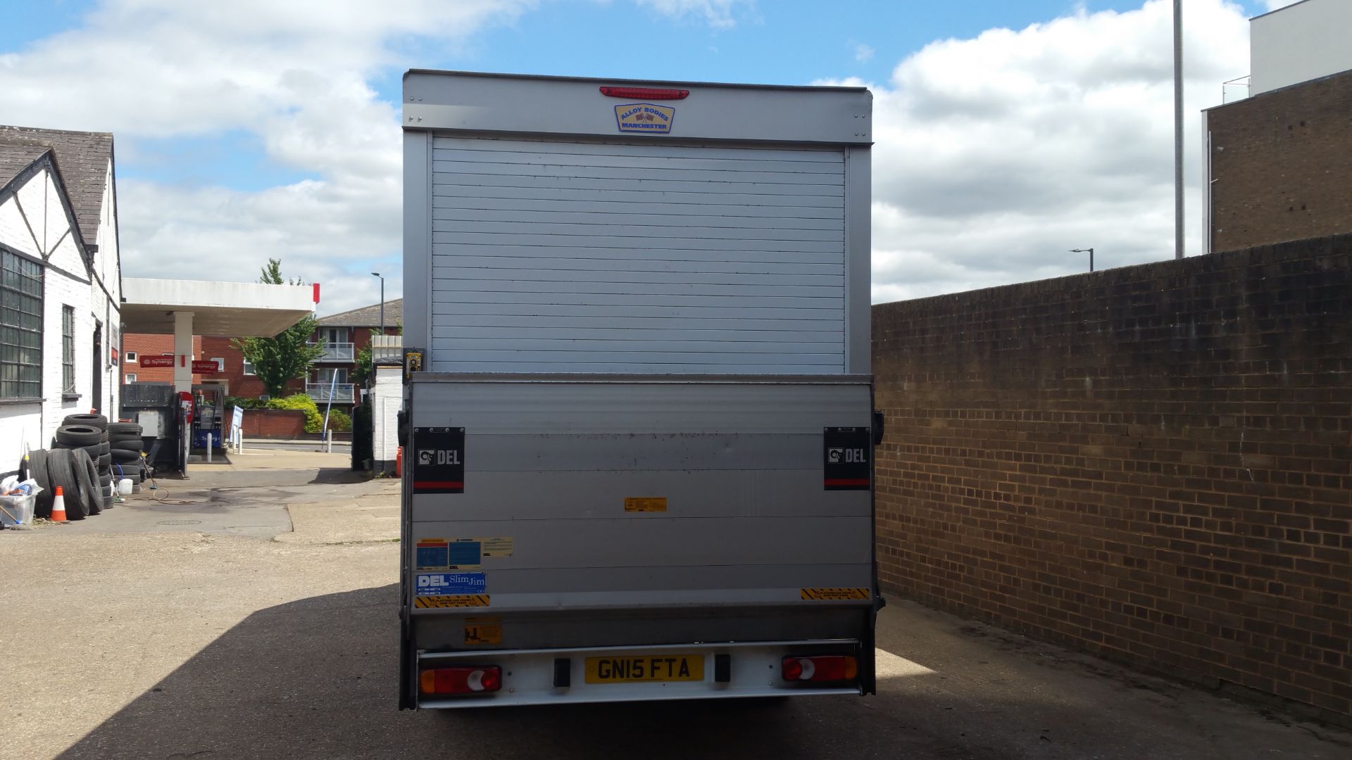 * 2015 Peugeot Boxer 335 HDI 3.5 tonne Luton Van with 500Kg Tail Lift and Aircon, Reg GN15 FTA, - Image 7 of 9