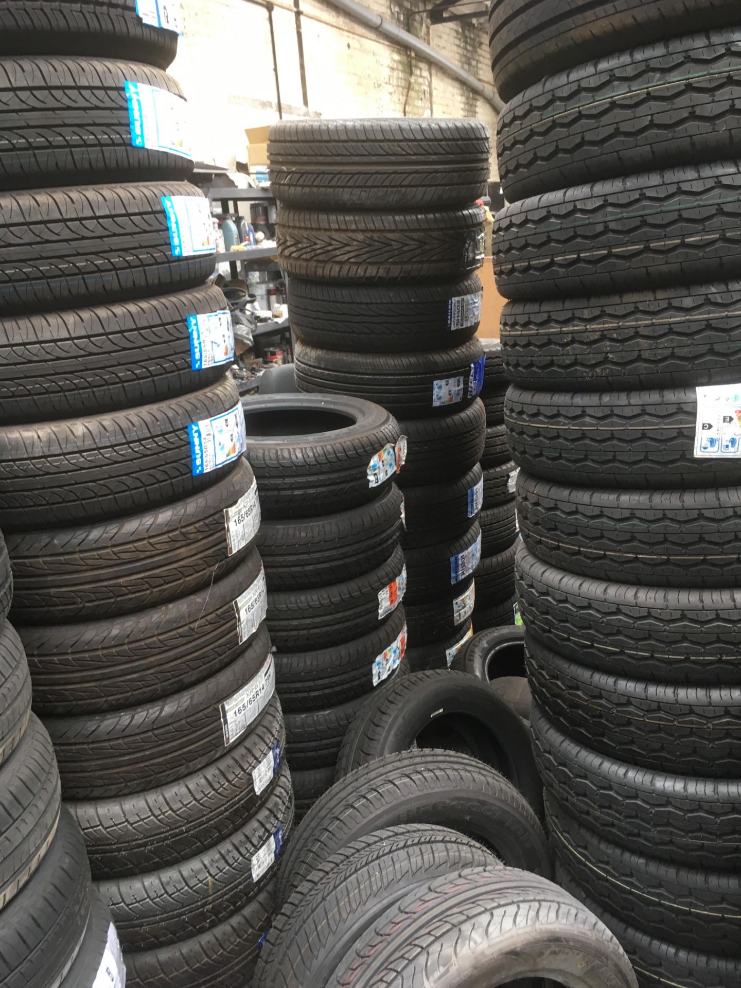 * 635 Unused Vehicle Tyres in diameters from 13'' to 22'' by Goodrich, Michelin, Nankang, Hankook. - Image 14 of 21