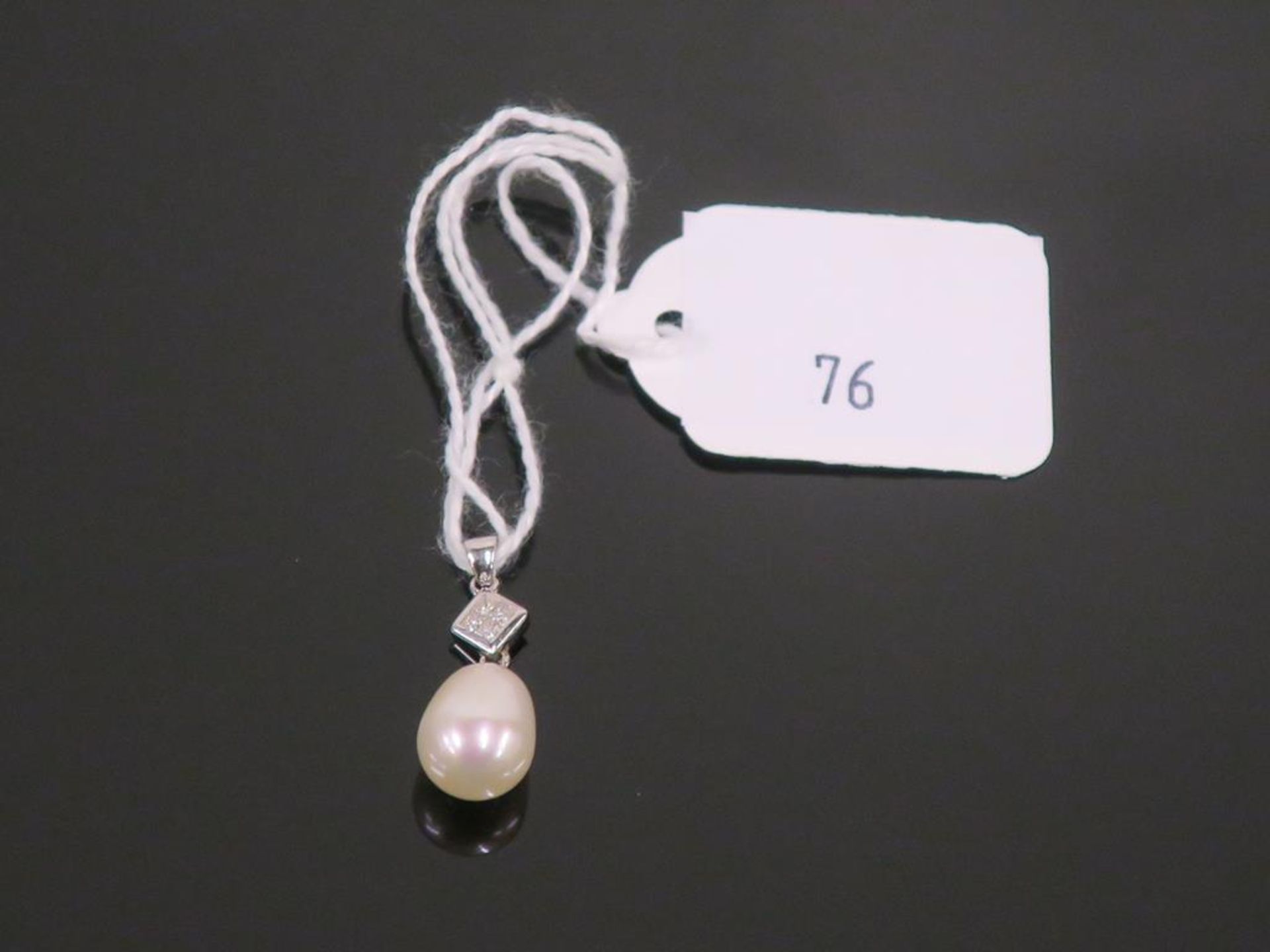 * 18 Carat White Gold Diamond Freshwater Pearl Pendant (Retail Price £675) (3770)