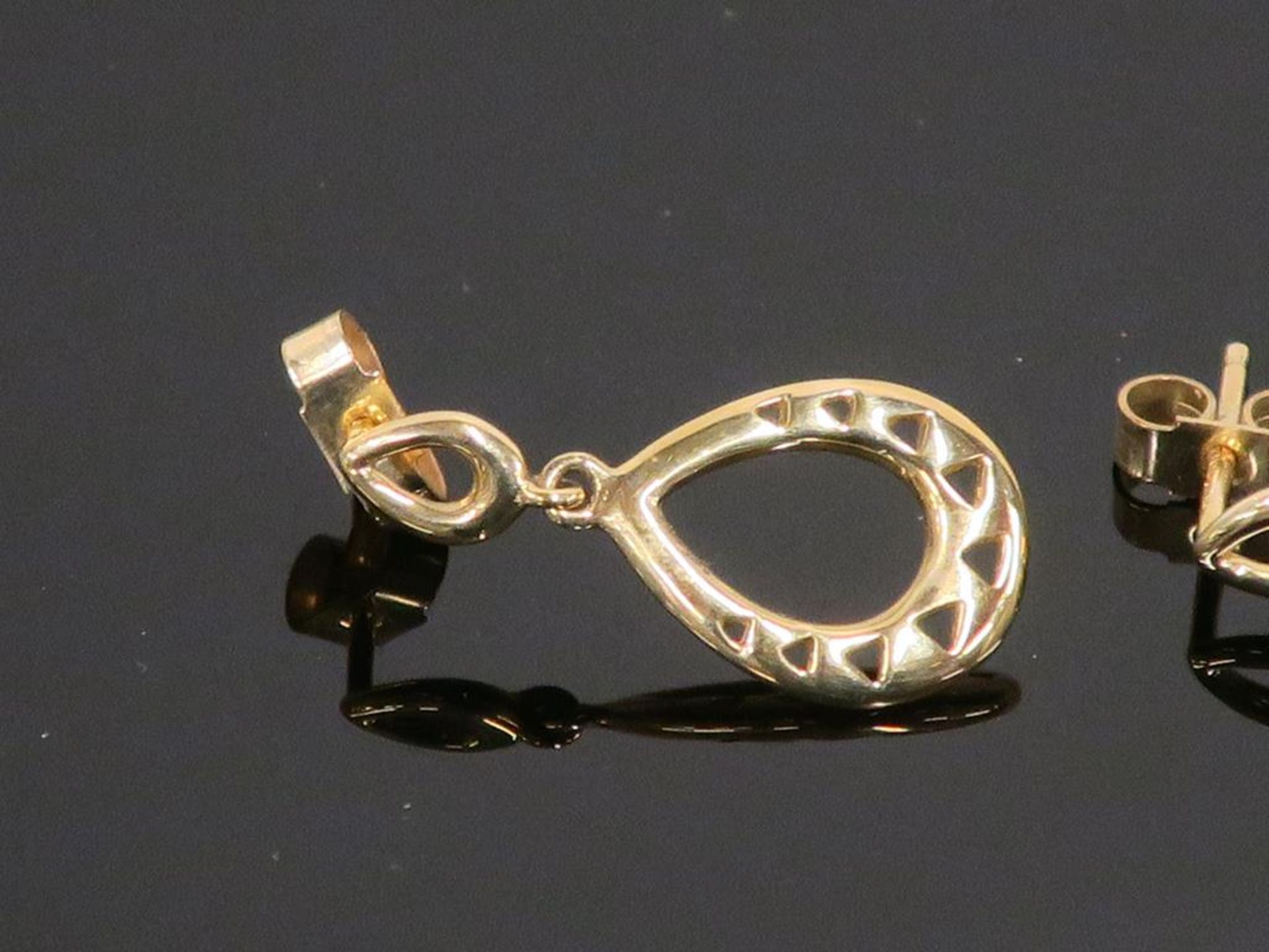 * 9 Carat Gold Earrings (Retail Price: £240) (32725) - Image 2 of 2