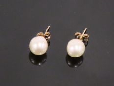 * 9 Carat Gold Pearl Earrings (Retail Price £130) (43147)