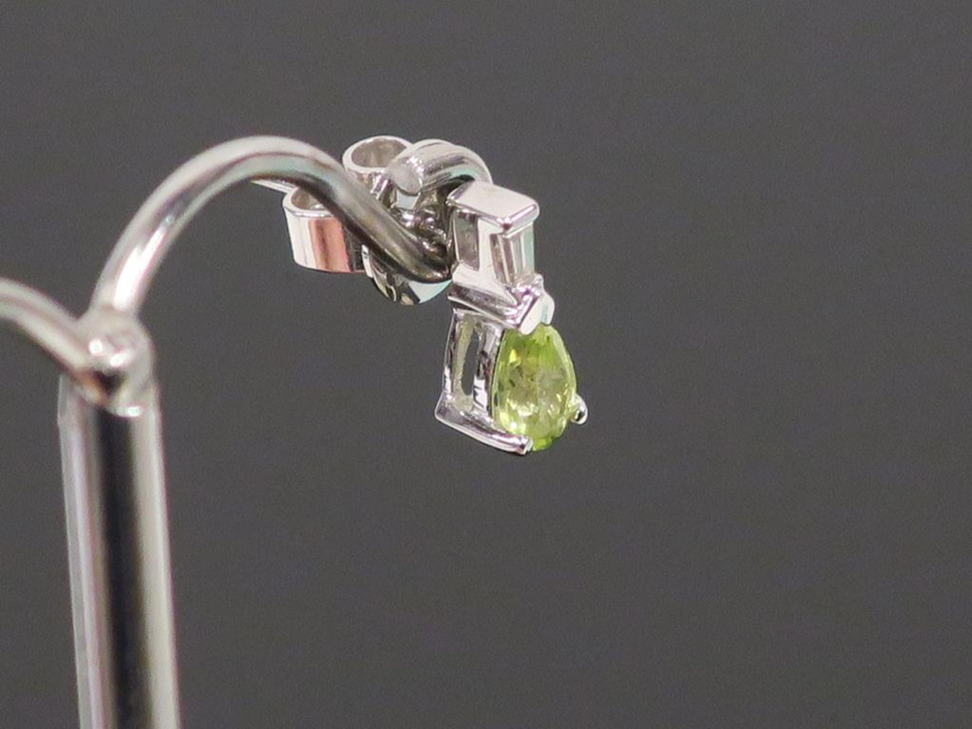 * 18 Carat White Gold Peridot Earrings (Retail Price: £260) (15678) - Image 3 of 3