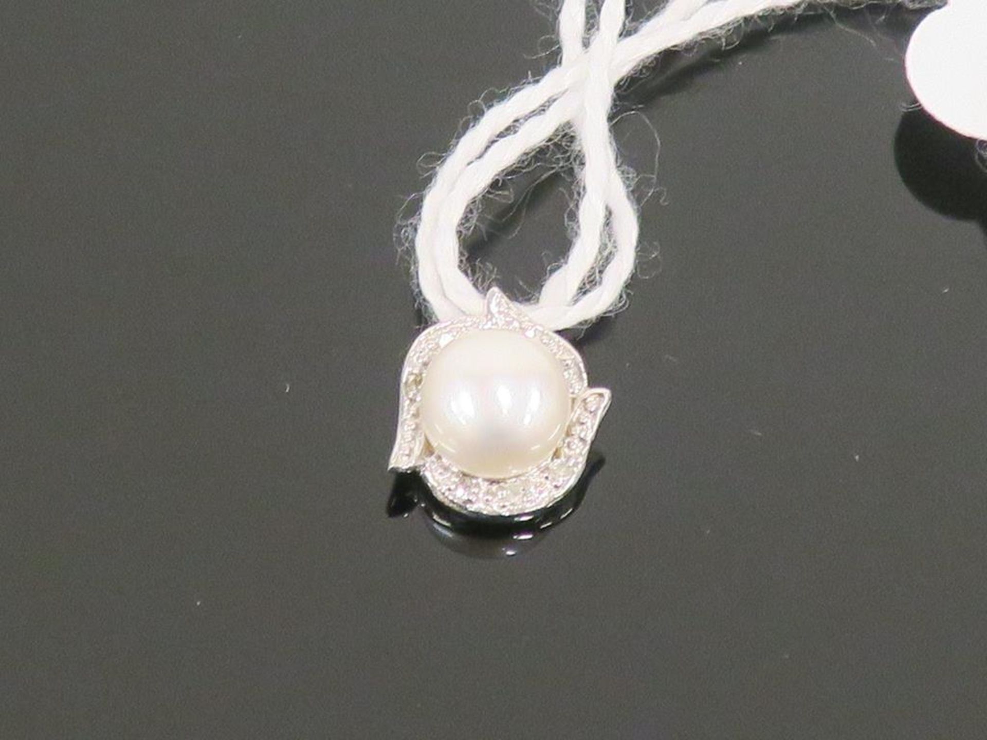 * 9 Carat Freshwater Pearl Pendant (Retail Price £380) (38804) - Image 2 of 2
