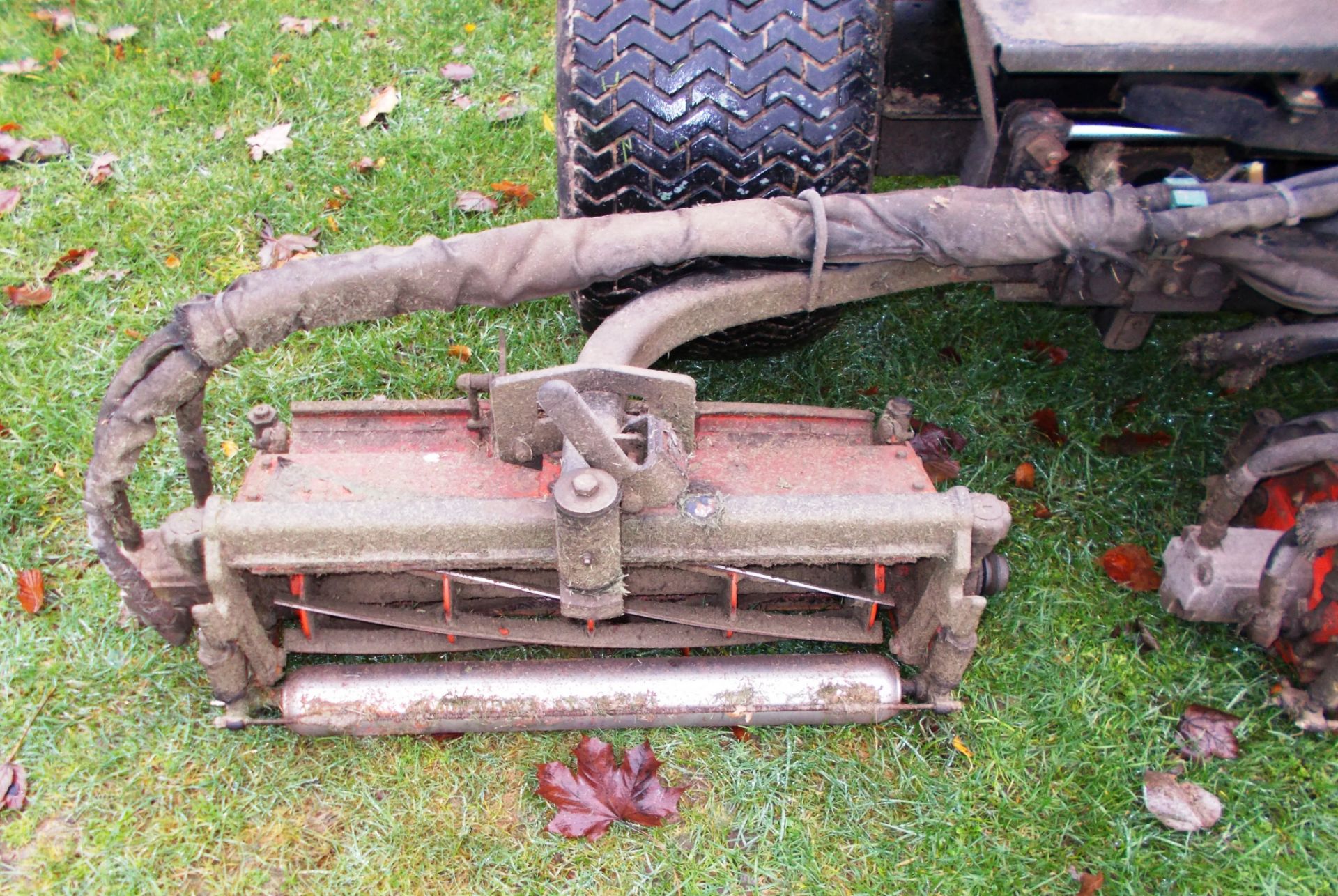 Jacobsen Ransomes 305 Fairway 5 head Ride On Mower, 2013, 2457 hours - Image 6 of 9