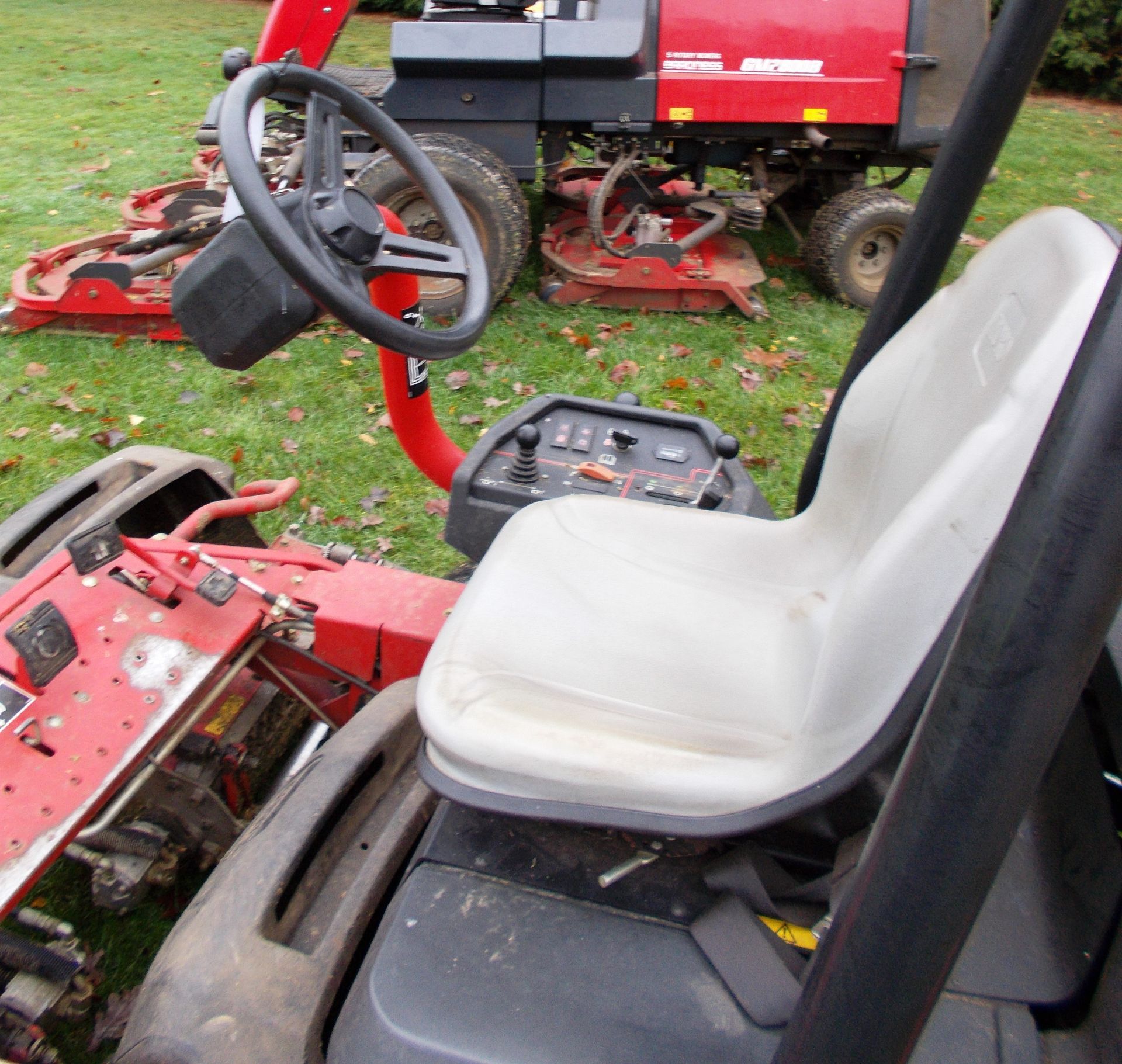 Toro Greensmaster 3250D 3-Gang Green Mower, 2010, 2103 hours - Image 9 of 11