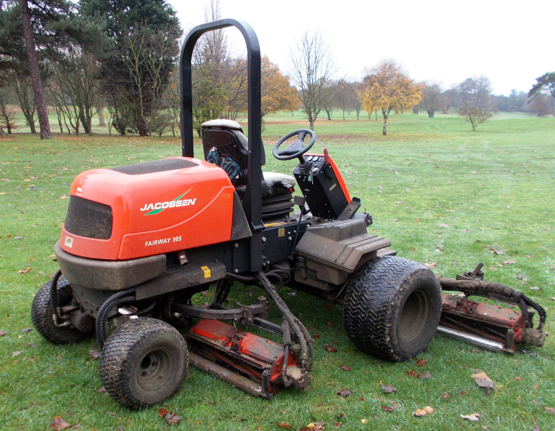 Jacobsen Ransomes 305 Fairway 5 head Ride On Mower, 2013, 2457 hours - Image 4 of 9