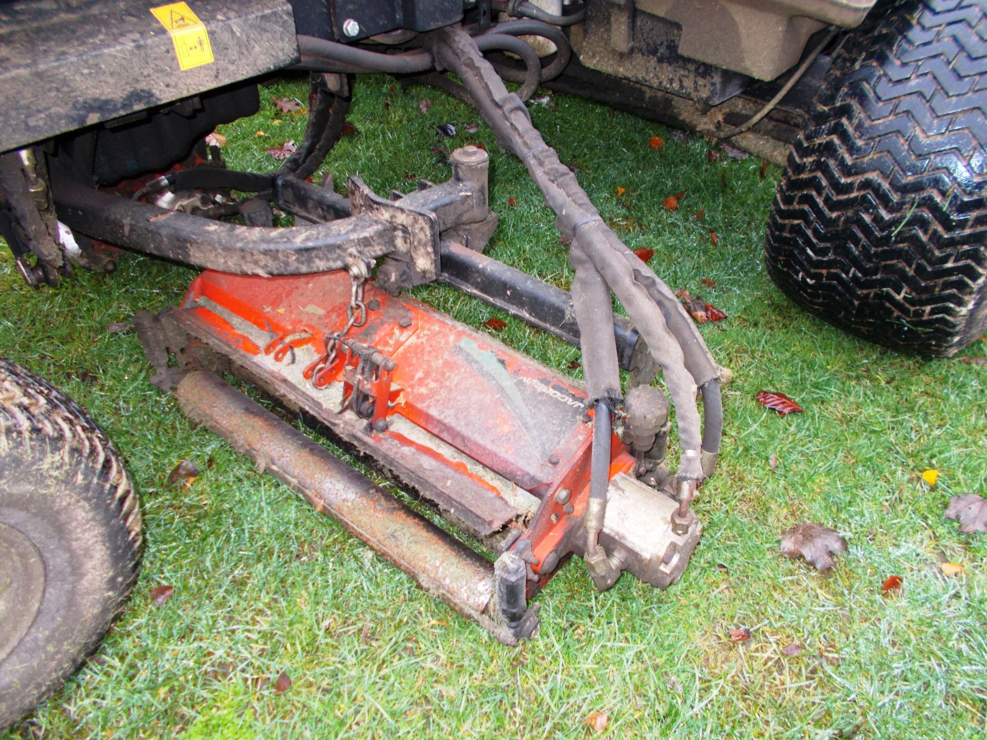 Jacobsen Ransomes 305 Fairway 5 head Ride On Mower, 2013, 2457 hours - Image 7 of 9