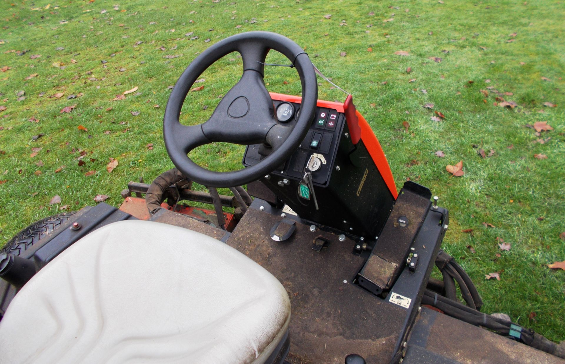 Jacobsen Ransomes 305 Fairway 5 head Ride On Mower, 2013, 2457 hours - Image 9 of 9