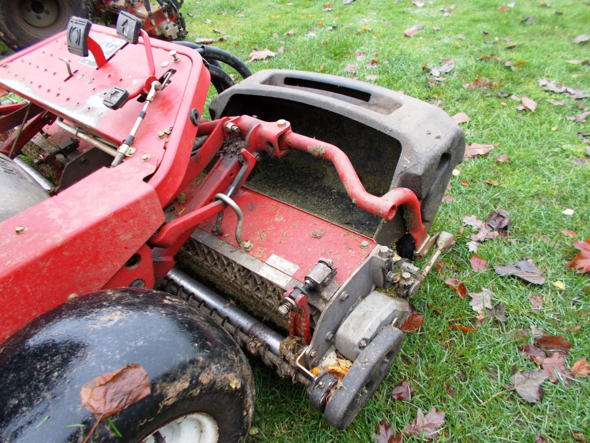 Toro Greensmaster 3250D 3-Gang Green Mower, 2010, 2103 hours - Image 7 of 11