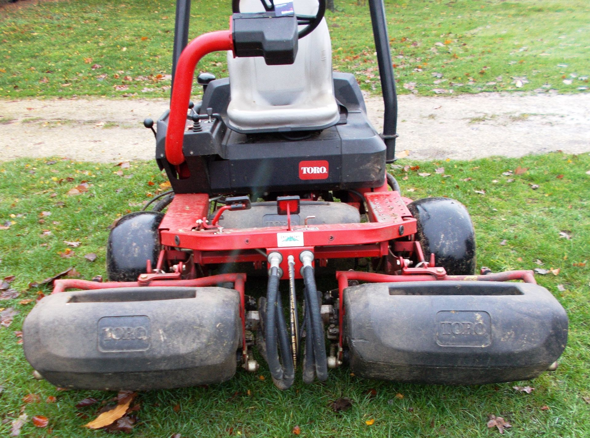 Toro Greensmaster 3250D 3-Gang Green Mower, 2010, 2103 hours - Image 8 of 11