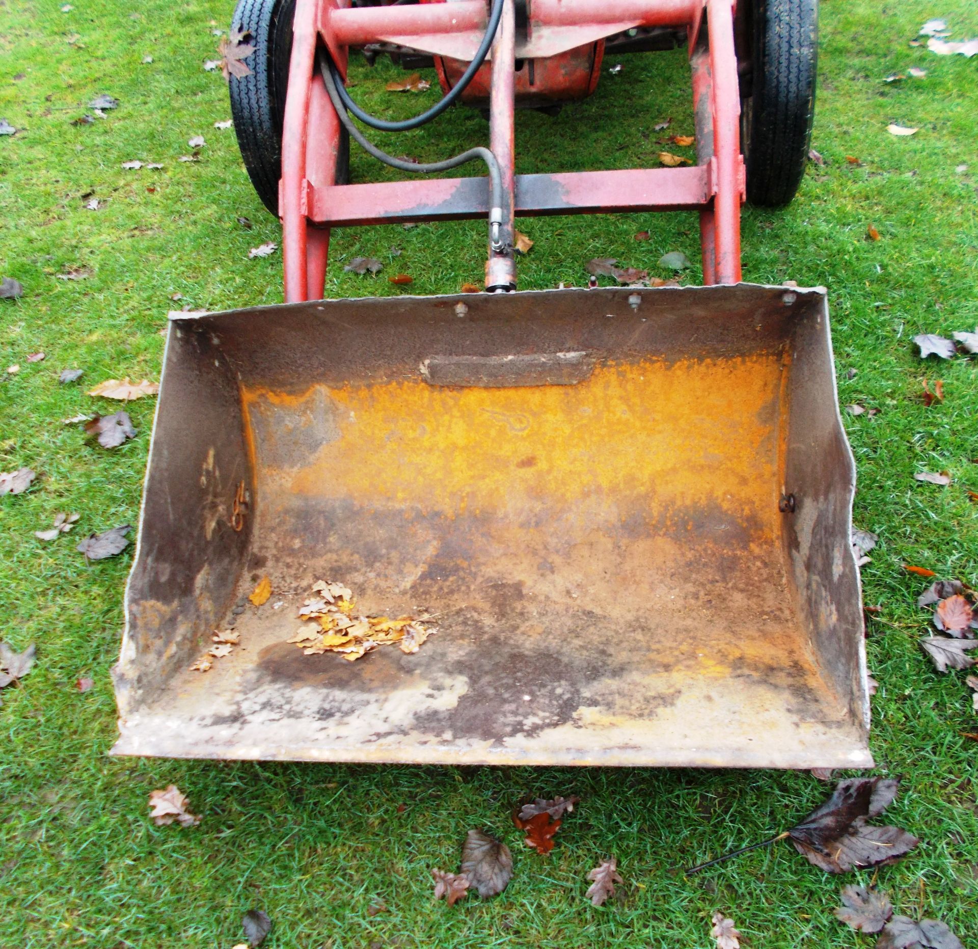 Massey Ferguson MF35 Tractor with loading bucket, estimated year 1960, 9457 hours - Image 11 of 11