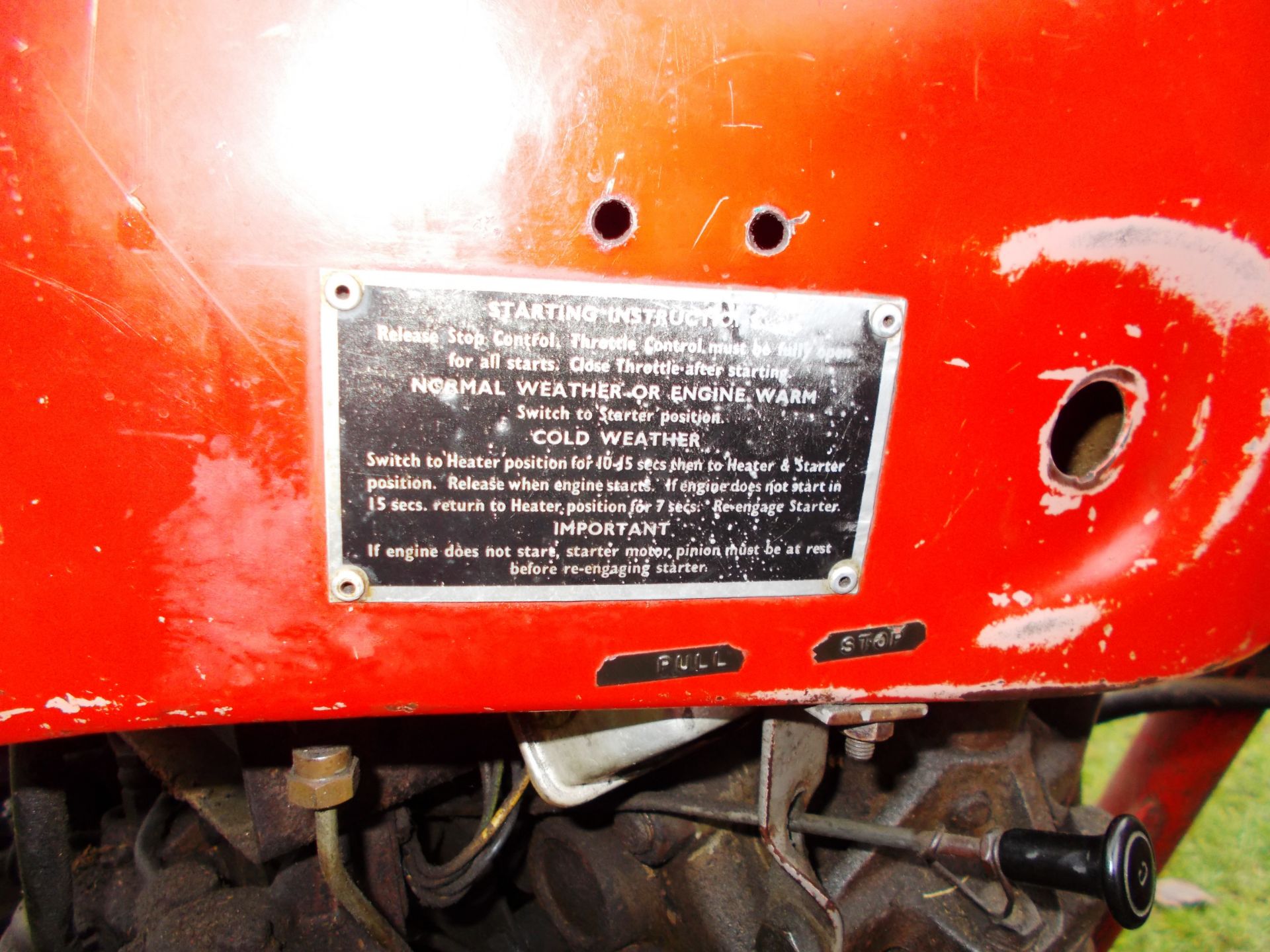 Massey Ferguson MF35 Tractor with loading bucket, estimated year 1960, 9457 hours - Image 7 of 11