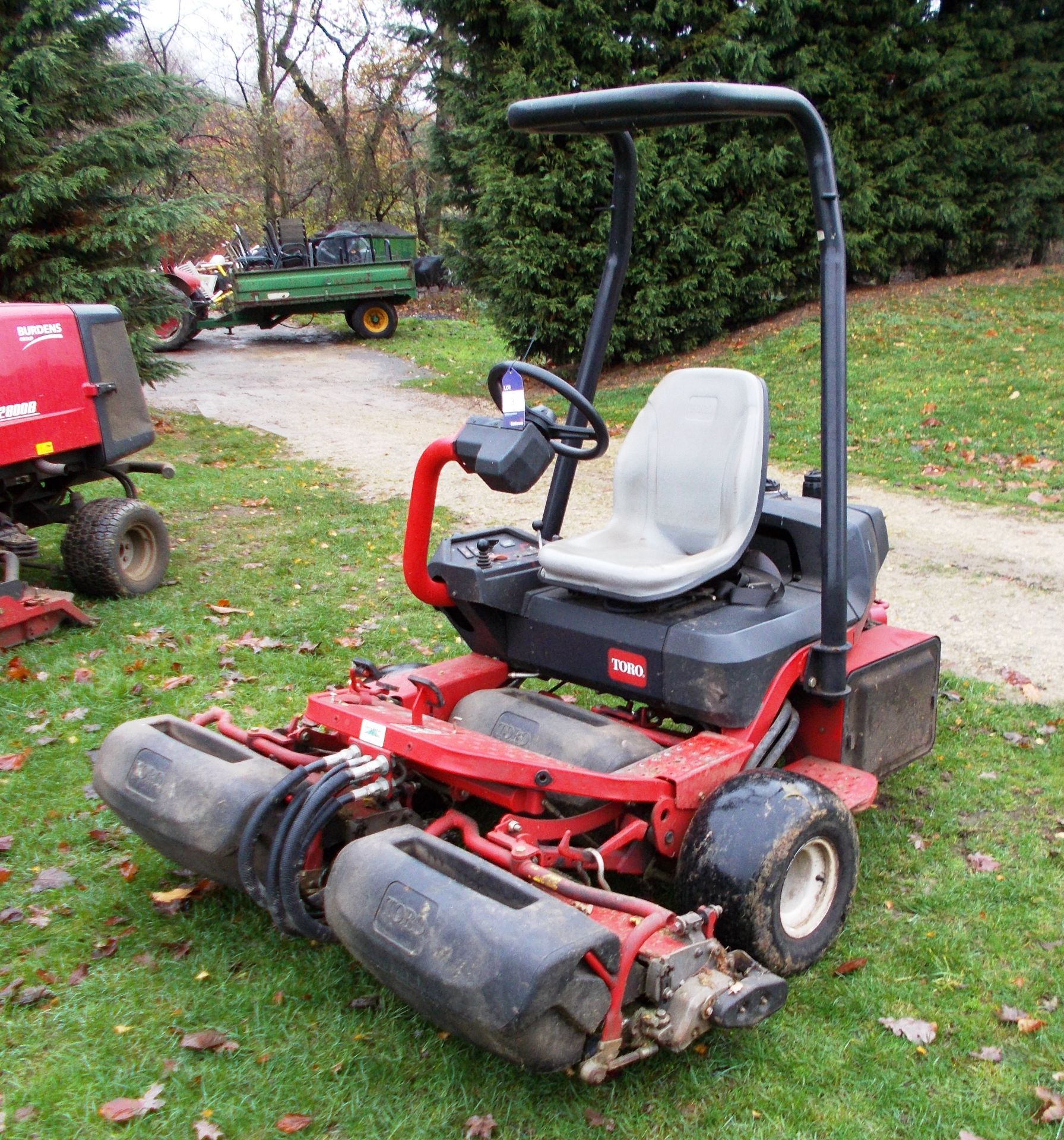 Toro Greensmaster 3250D 3-Gang Green Mower, 2010, 2103 hours - Image 2 of 11