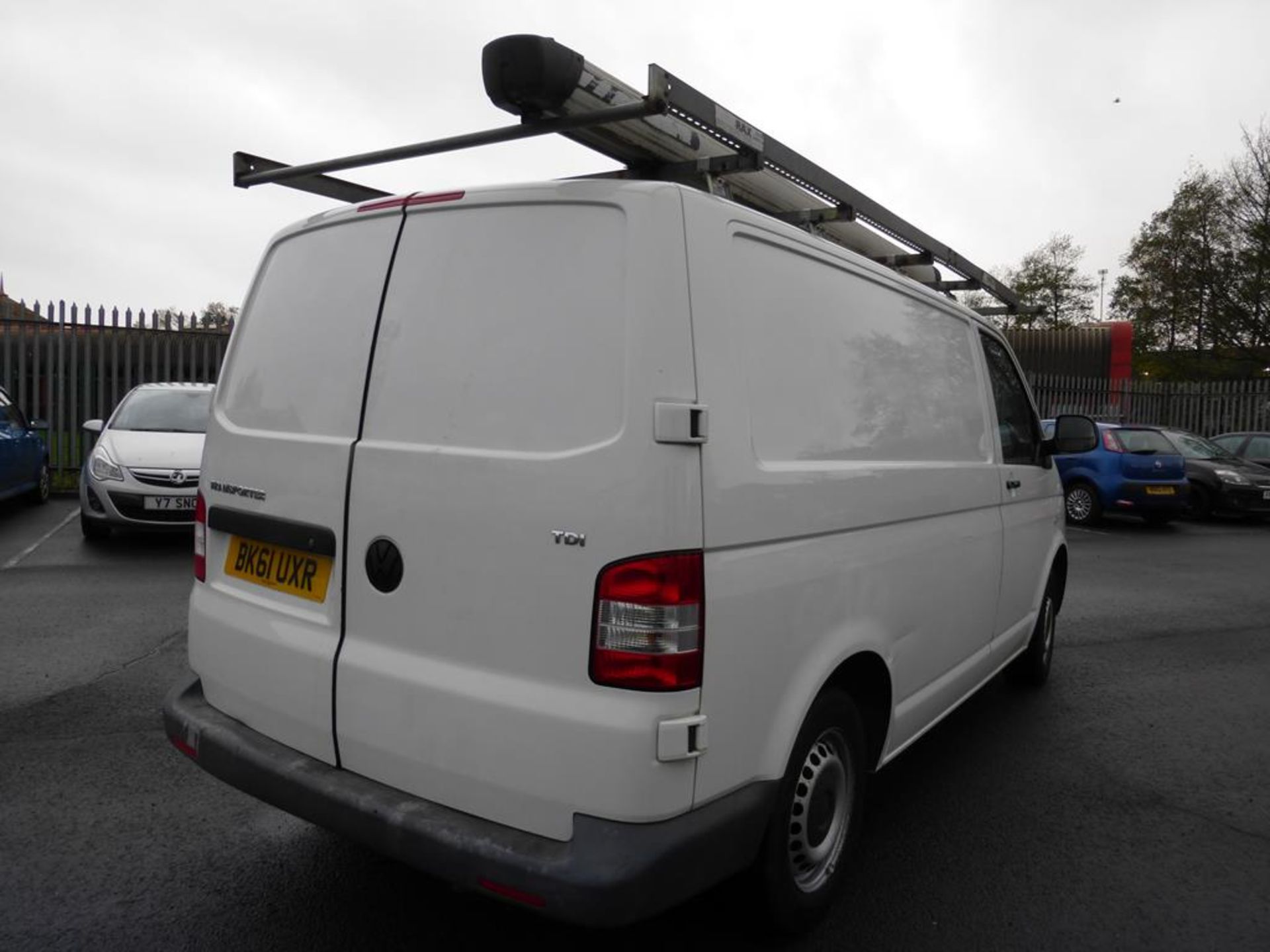 * 2011 Volkswagen Transporter 1968cc Diesel. Revenue Weight 2800Kg, fitted with Roof Rack. - Image 5 of 19