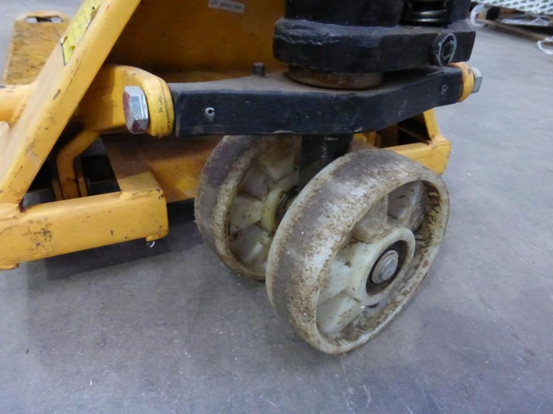 * A 2000kg Pallet Truck - Image 5 of 5