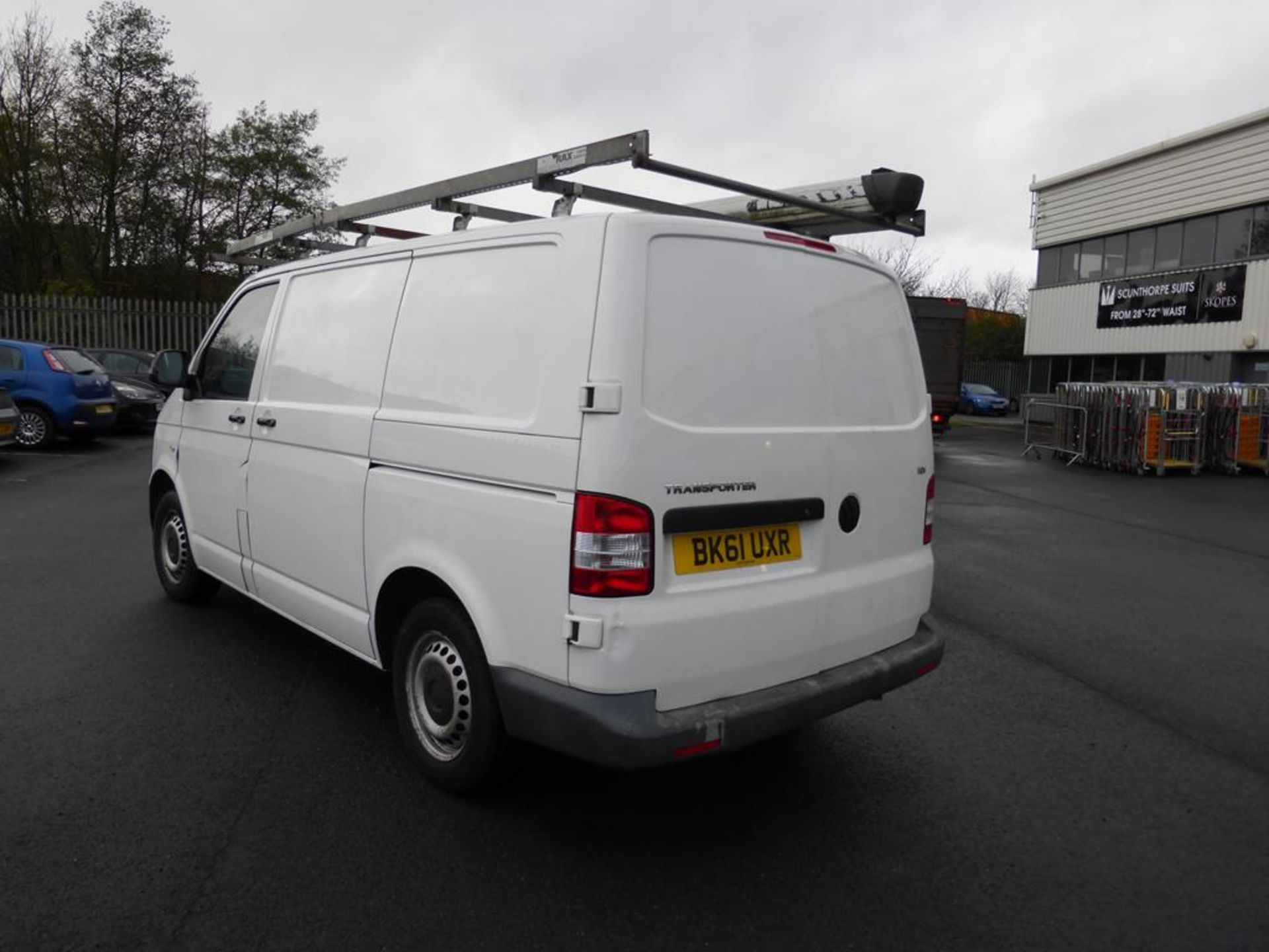 * 2011 Volkswagen Transporter 1968cc Diesel. Revenue Weight 2800Kg, fitted with Roof Rack. - Image 4 of 19