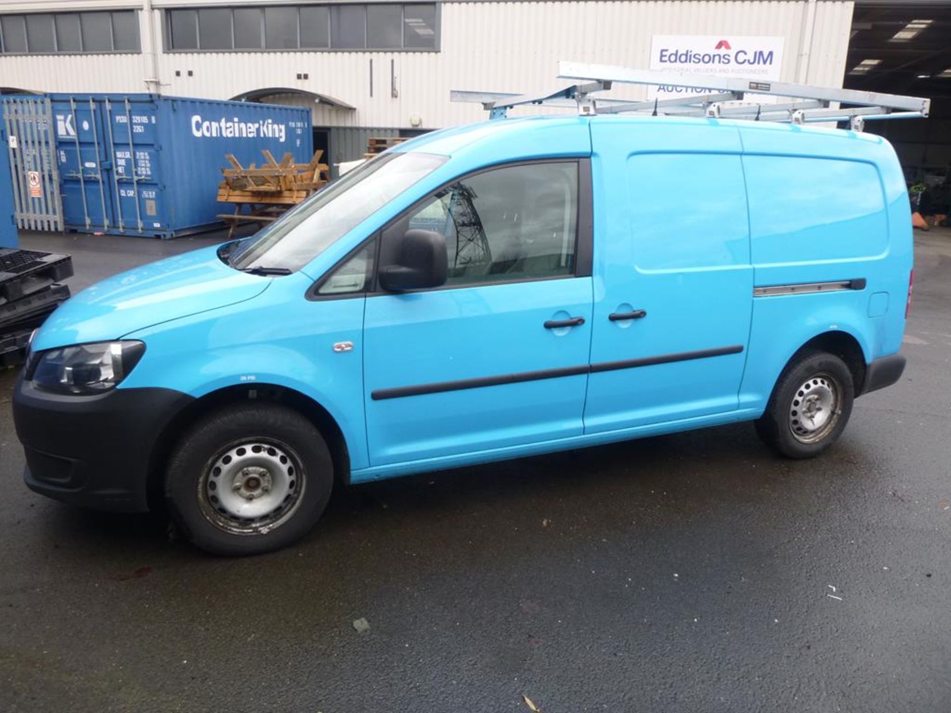 * 2011 Volkswagen Caddy 1598cc Diesel. Revenue Weight 2310Kg, fitted with Roof Rack and Internal - Image 4 of 10