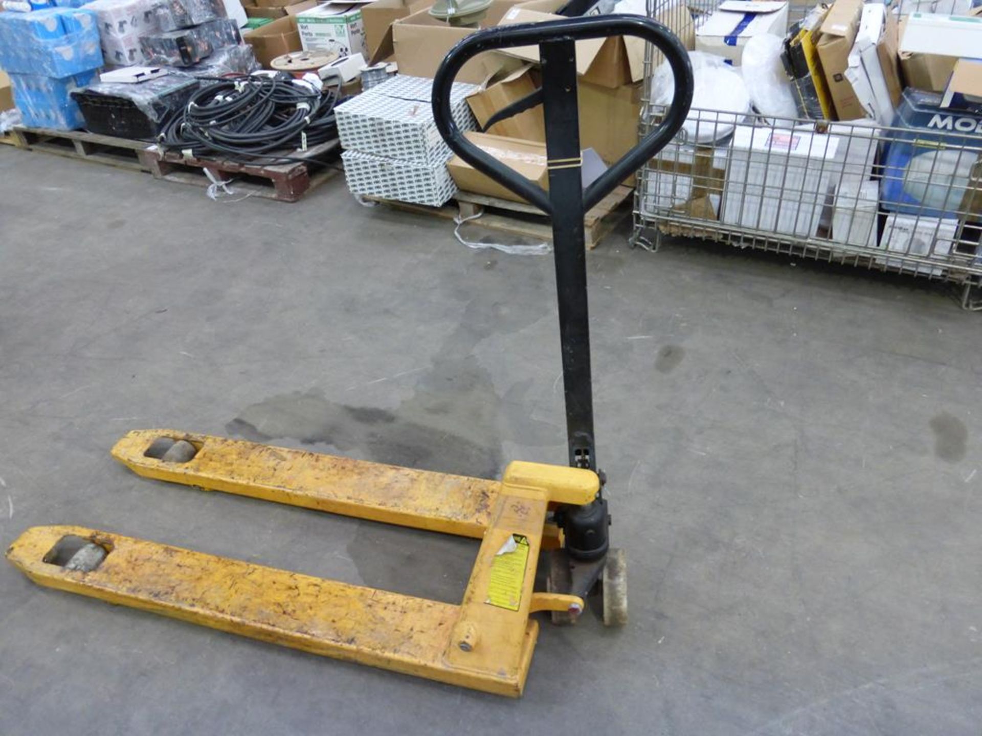 * A 2000kg Pallet Truck