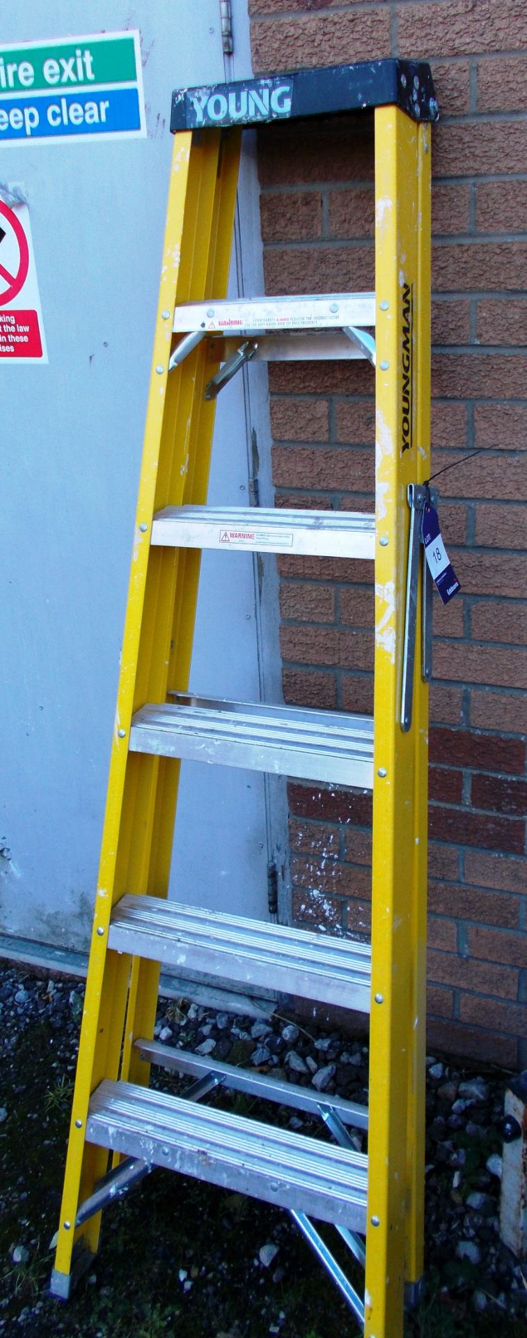Youngman 6 tread fibreglass step ladder