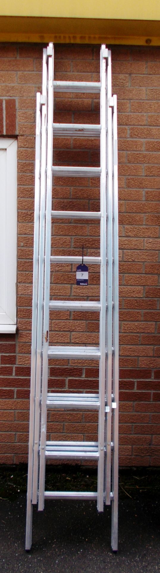 2.5m code H1TP triple extending aluminium ladders