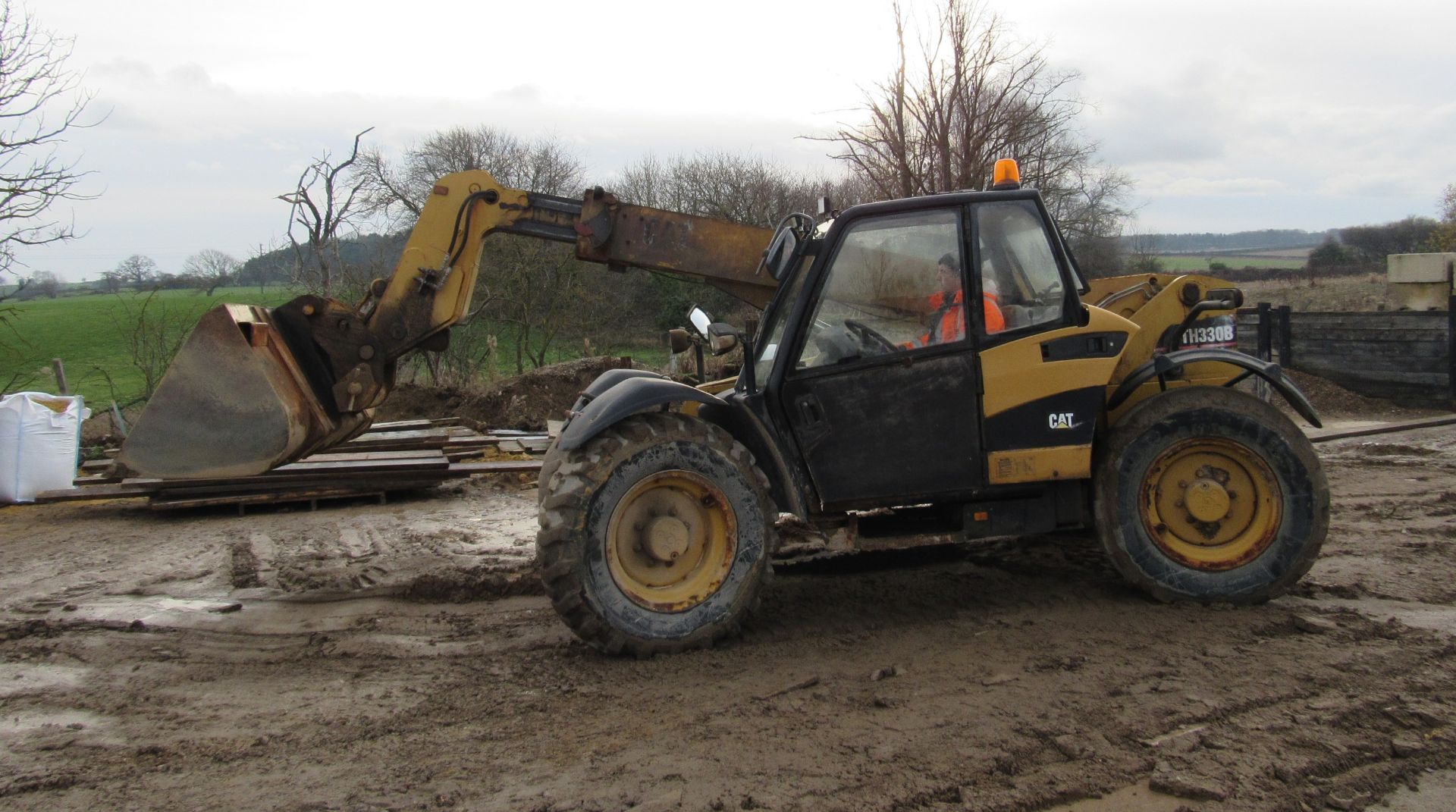 CAT TH330B Telehandler 4312Hrs 4 wheel steer, tel - Image 5 of 14