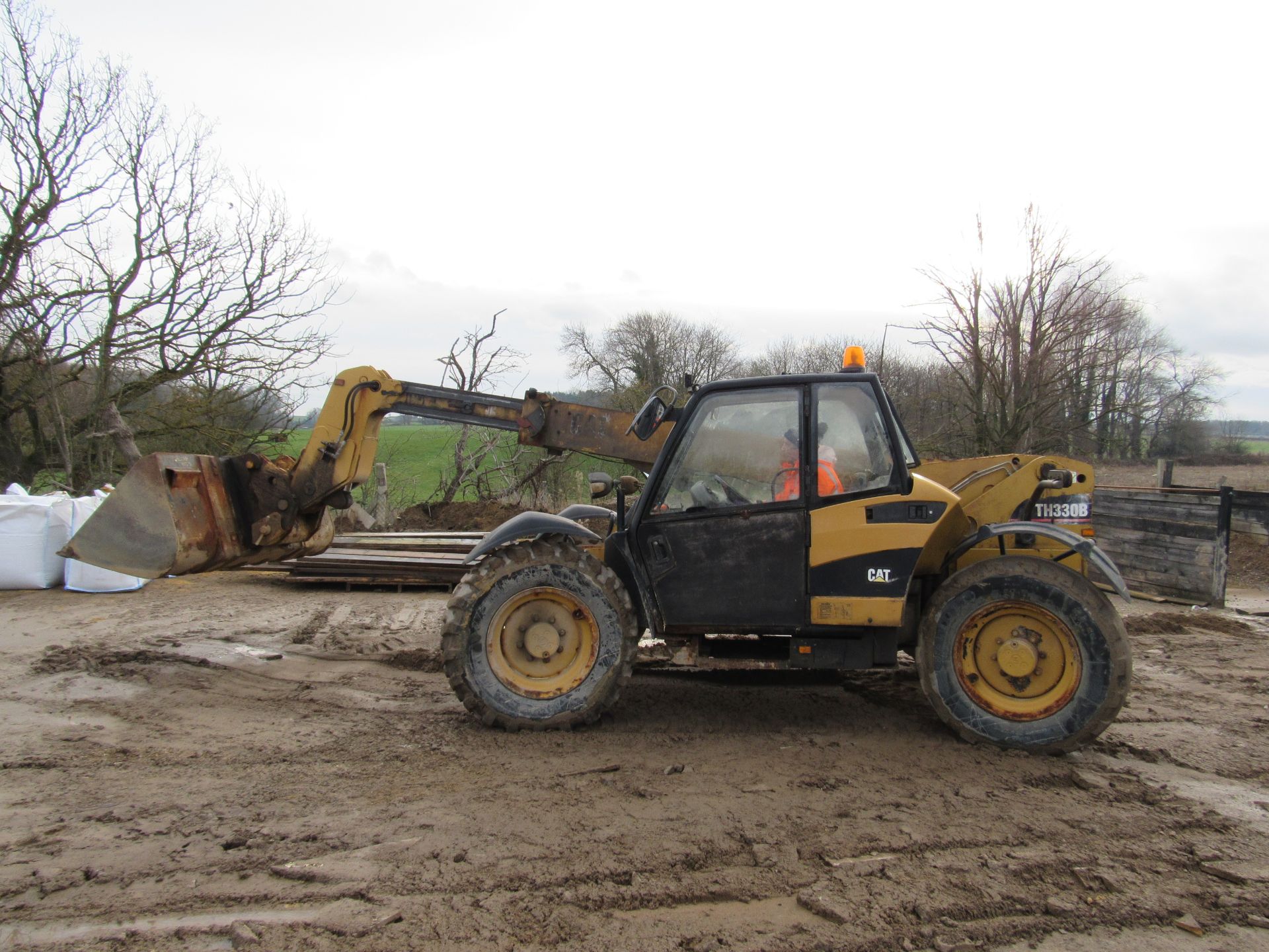 CAT TH330B Telehandler 4312Hrs 4 wheel steer, tel - Image 9 of 14