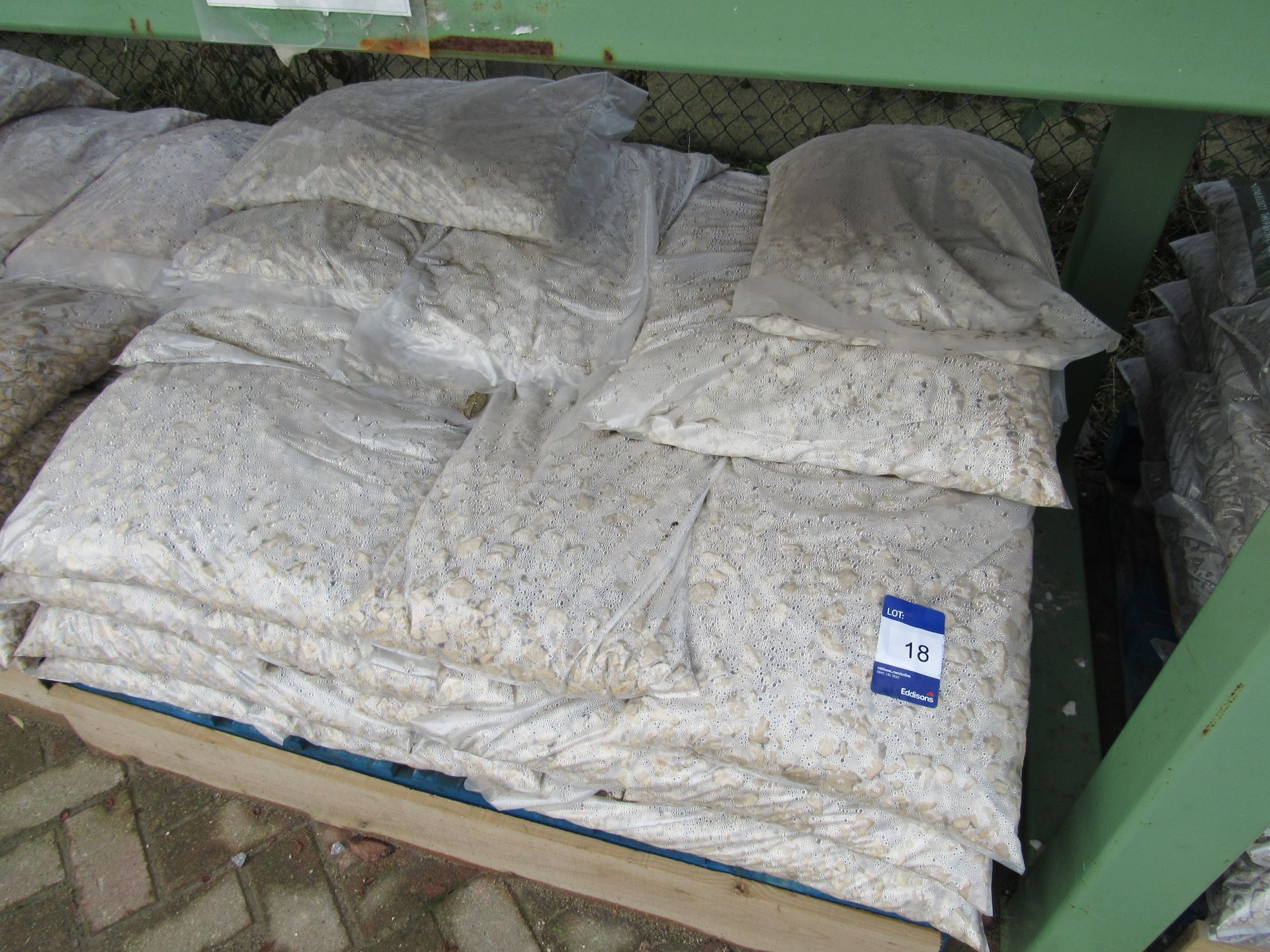 Quantity Cotswold stone, maxi bags to pallet