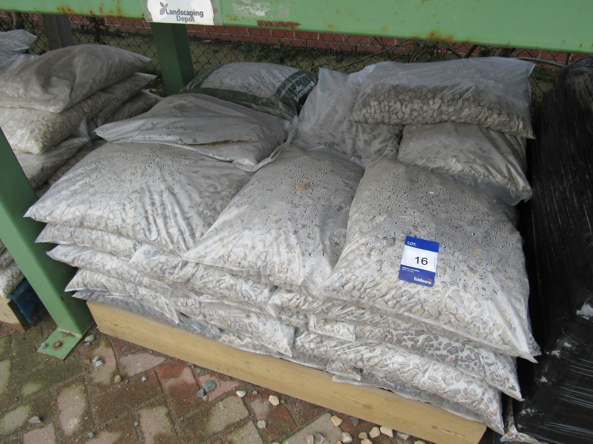 Quantity grey gravel 20mm to pallet