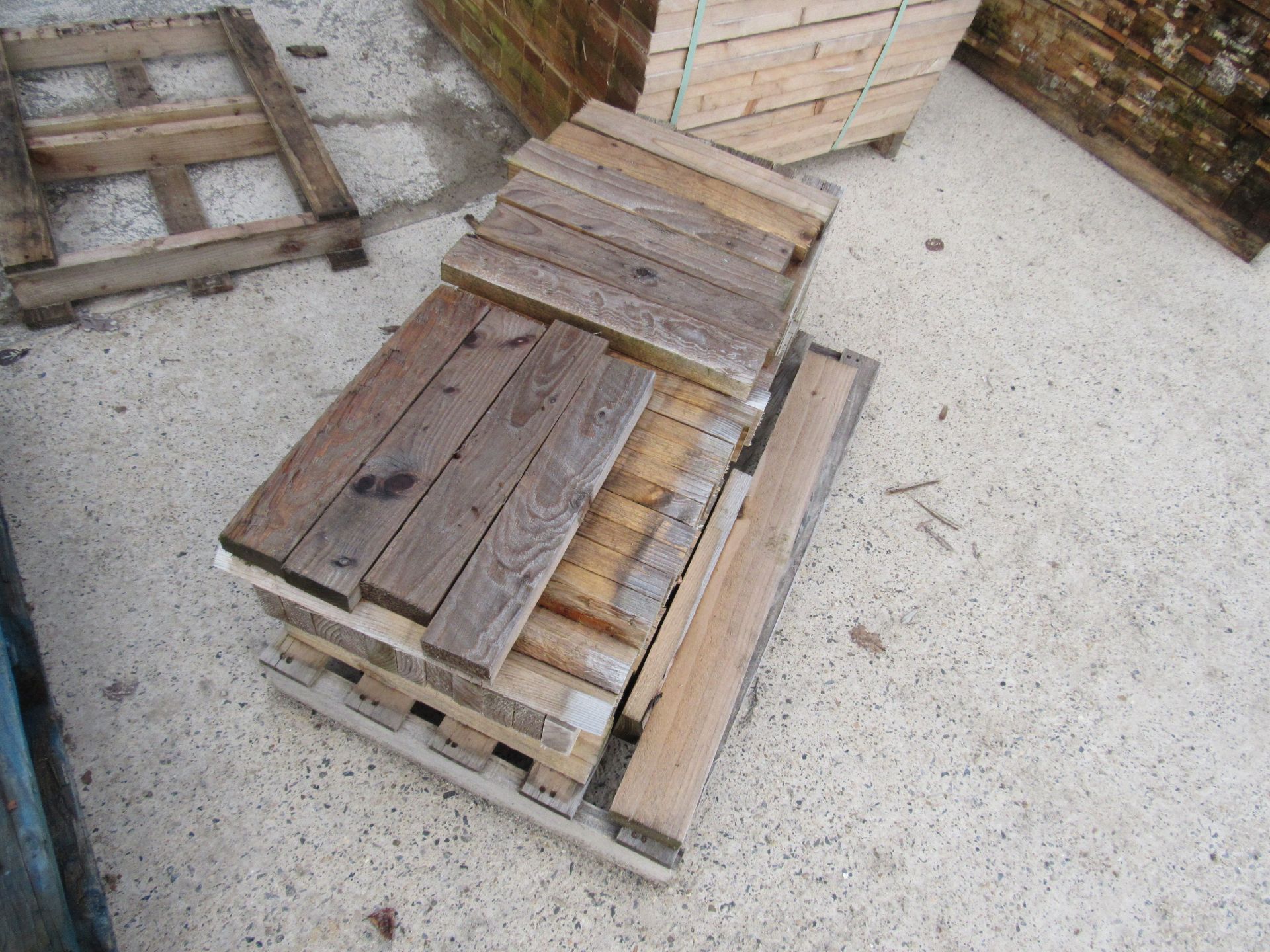 Quantity timber to pallet - Image 2 of 2