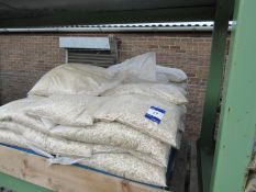 Quantity polar white chippings to pallet