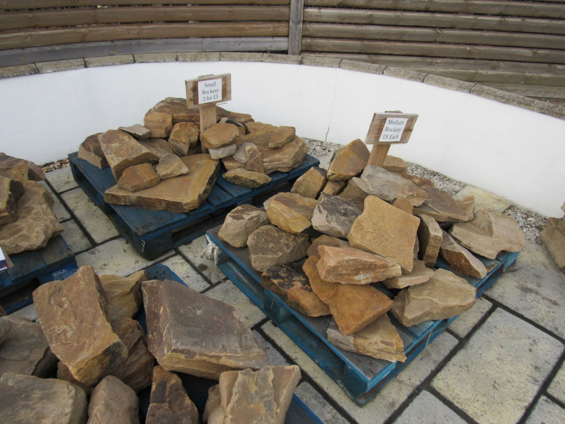 Quantity Yorkstone to 4 pallets - Image 4 of 4