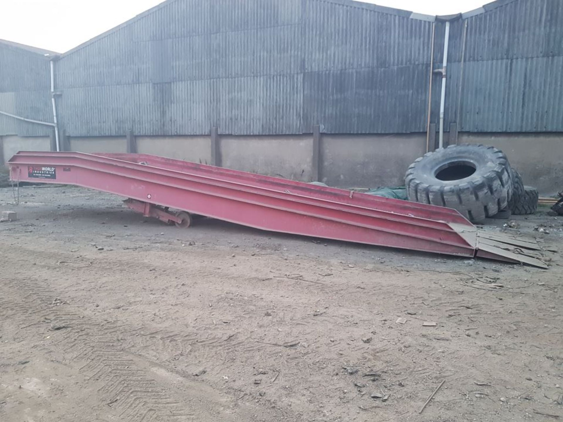 * Thorworld 15 Tonnes Hydraulic Loading Ramp.