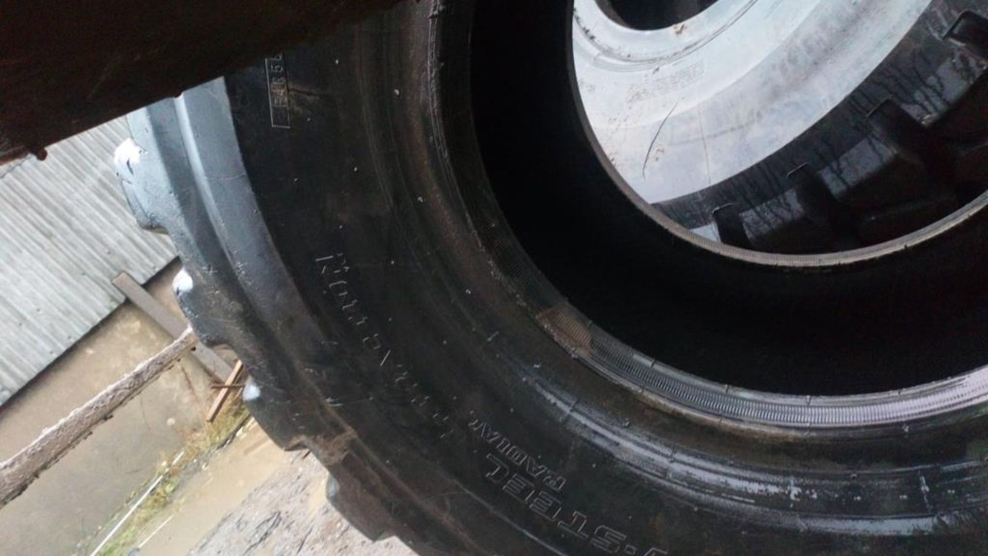 Used Earthmover tyre. Bridgestone 23.5 R25 - Image 2 of 5