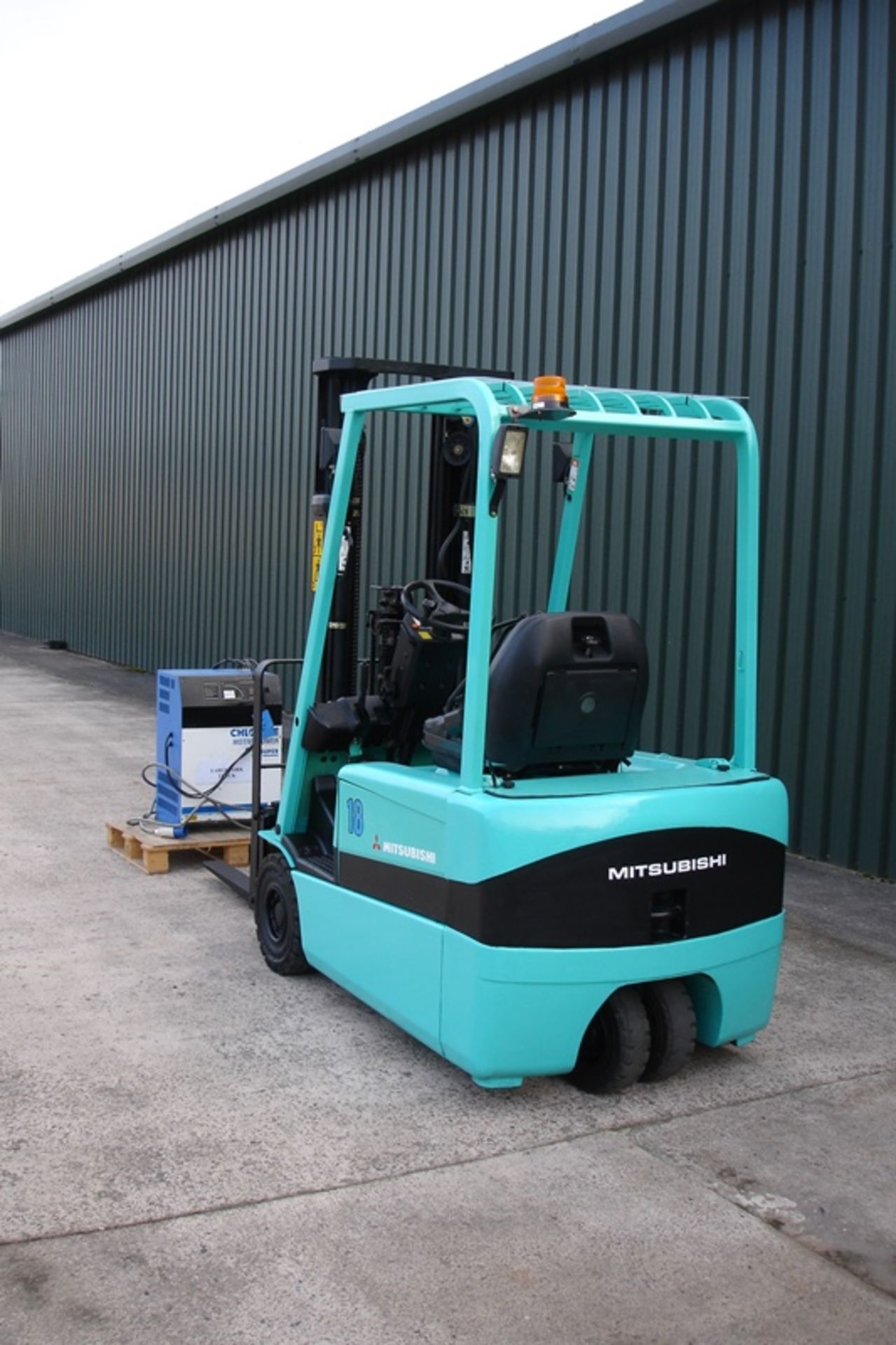 Mitsubishi 1.8 Ton Forklift - Image 2 of 7