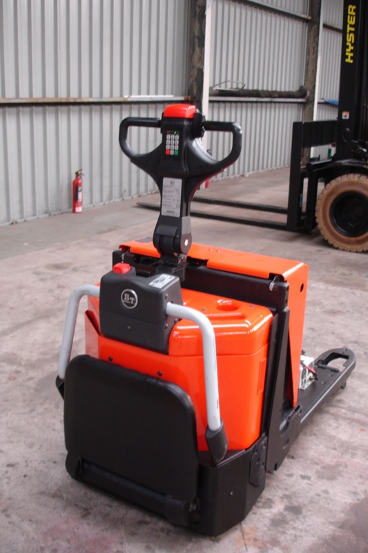 Toyota Ride On Electric Pallet Truck ( 2014 ) - Image 4 of 5