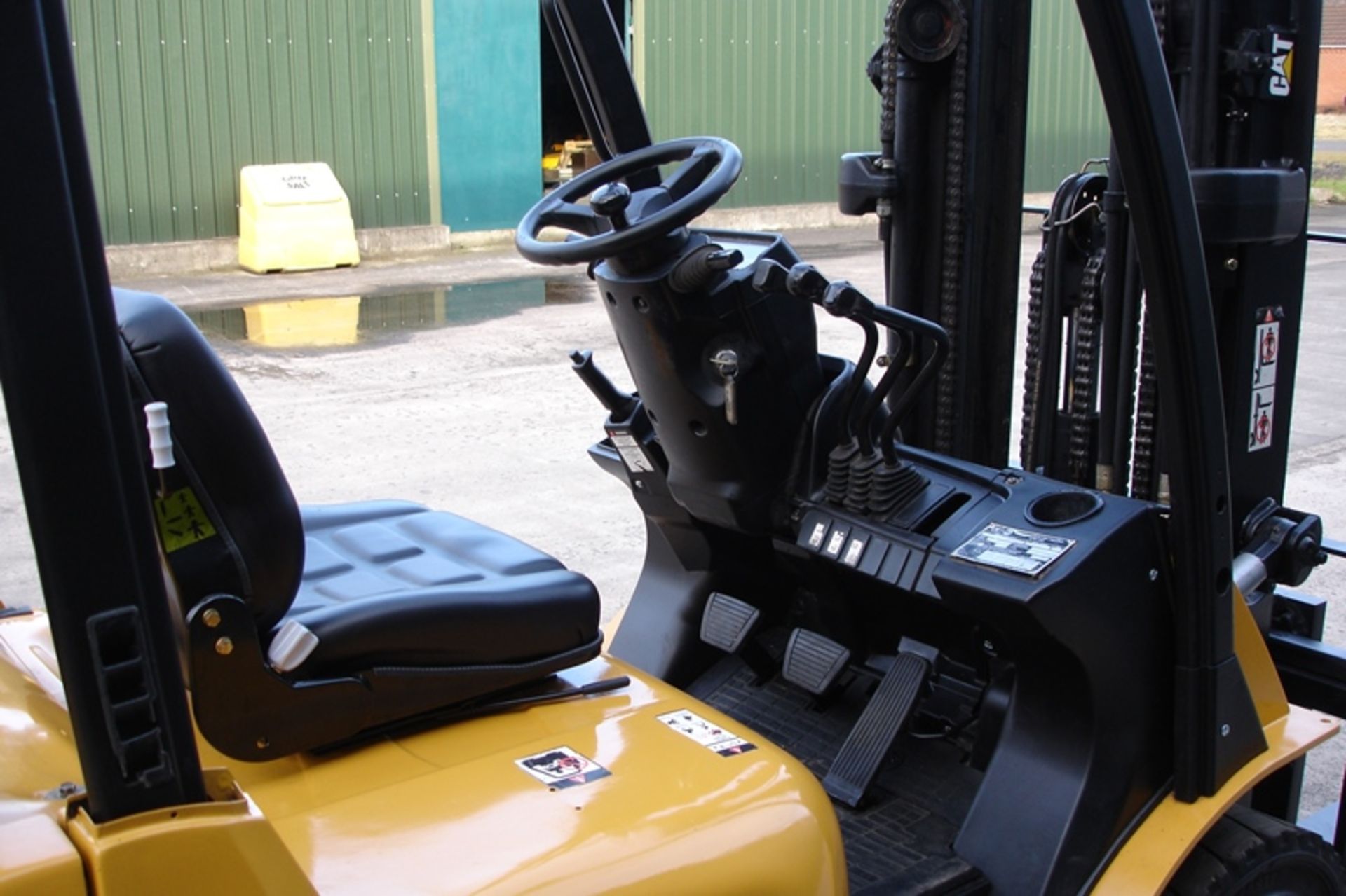 Caterpillar 2.5 Ton Forklift ( Diesel ) - Image 5 of 7