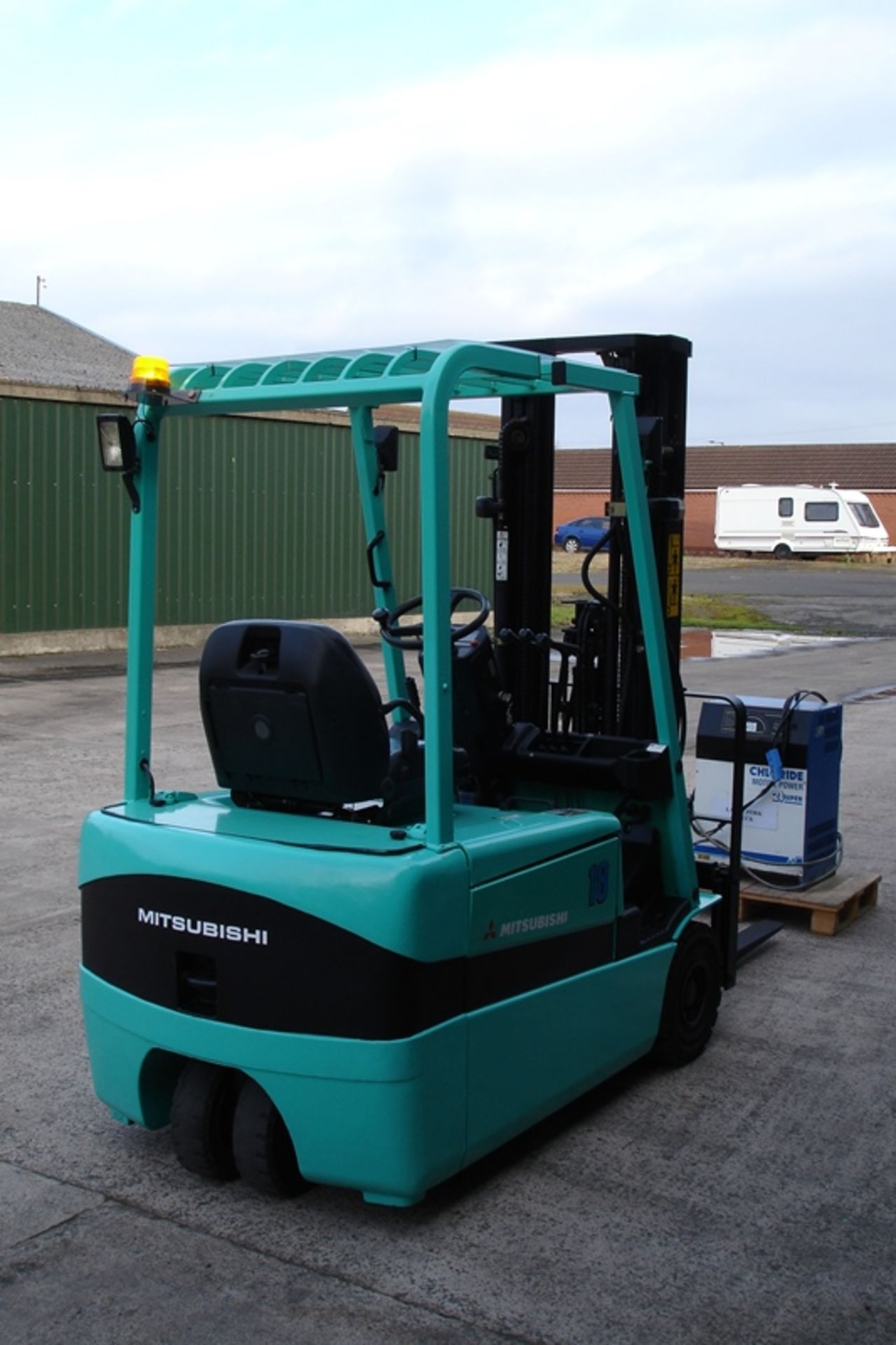 Mitsubishi 1.8 Ton Forklift - Image 3 of 7