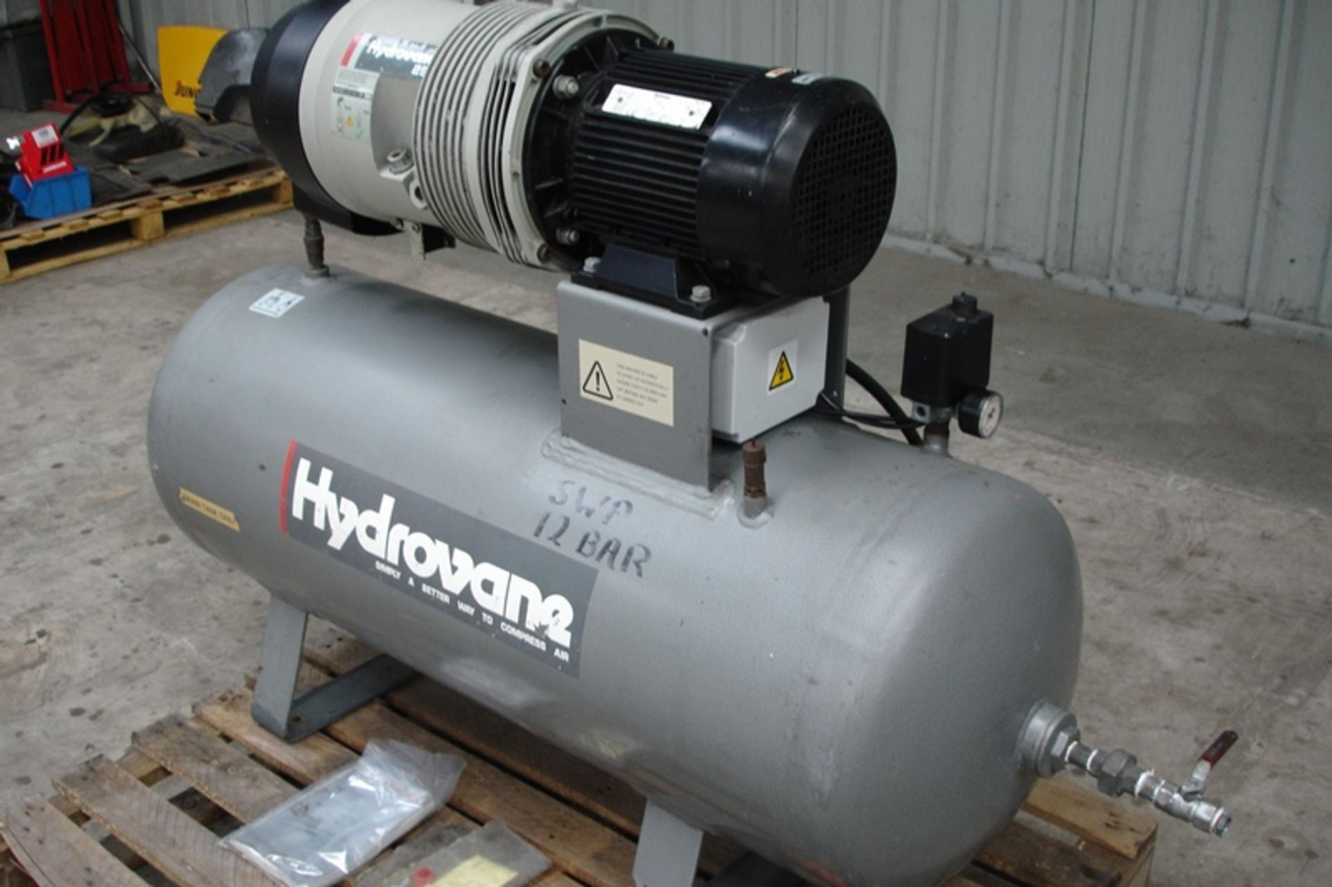 Hydrovane Tank Mounted Compressor - Image 3 of 4