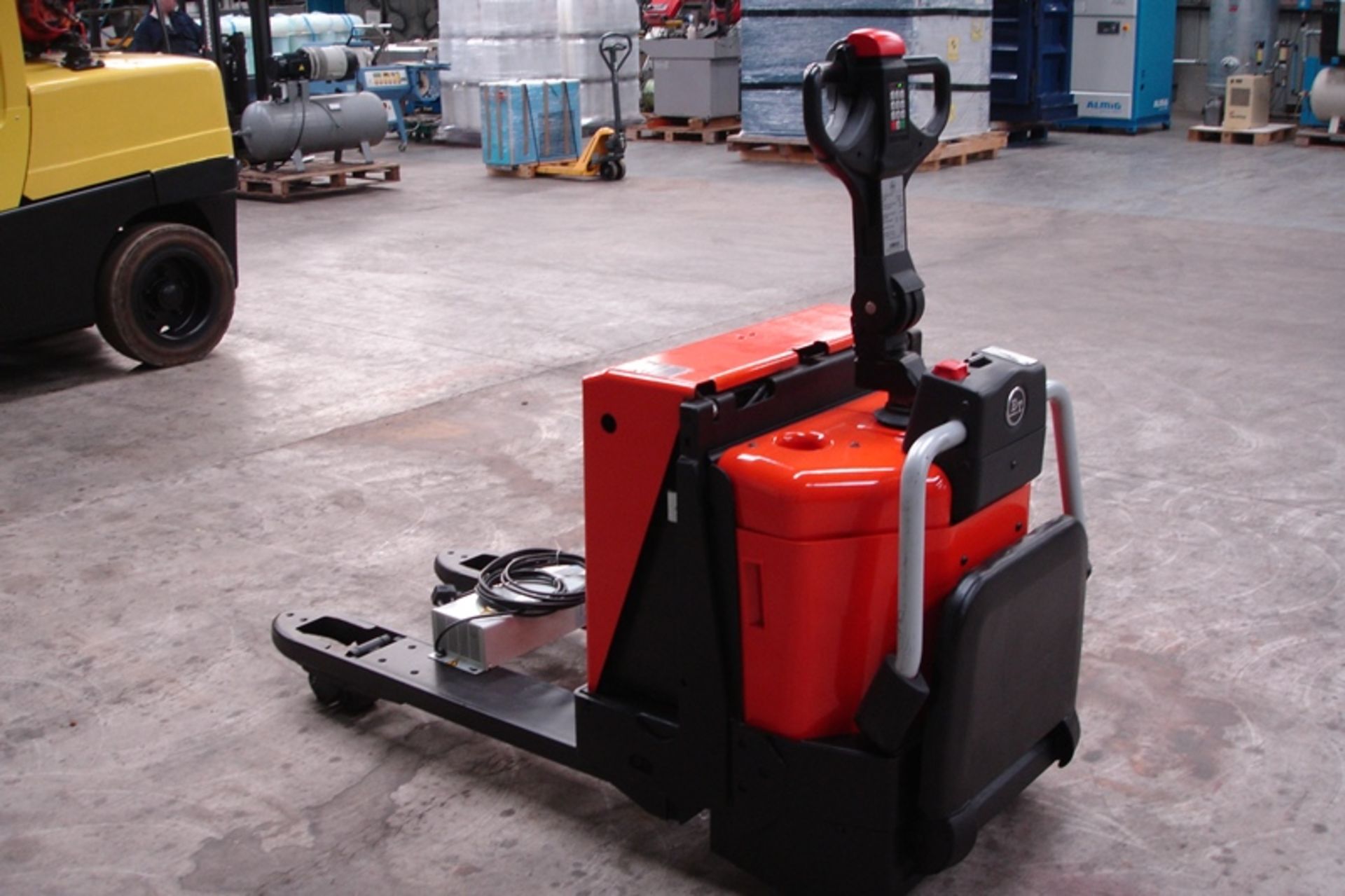 Toyota Ride On Electric Pallet Truck ( 2014 ) - Image 5 of 5