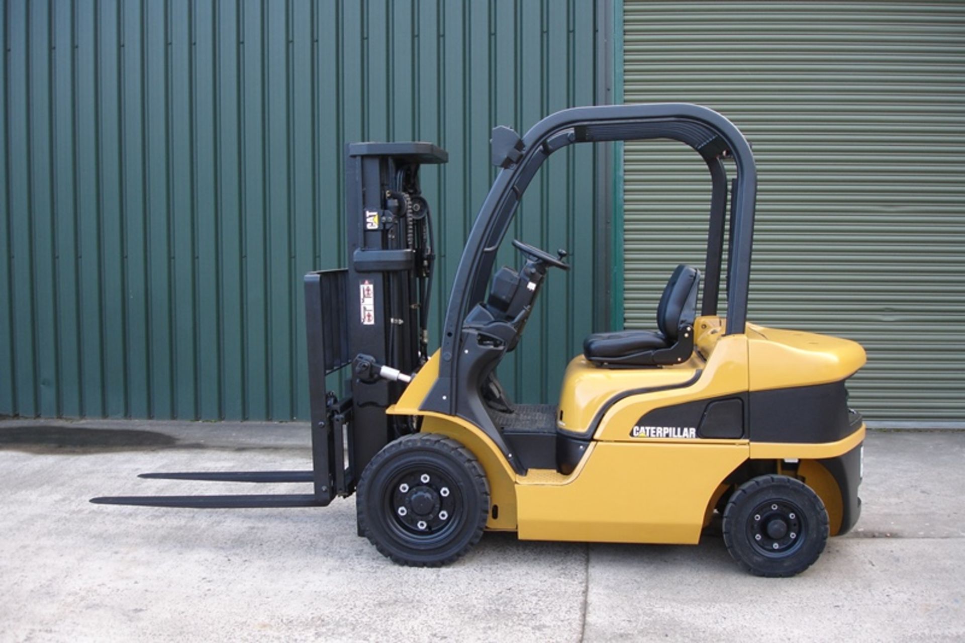 Caterpillar 2.5 Ton Forklift ( Diesel )