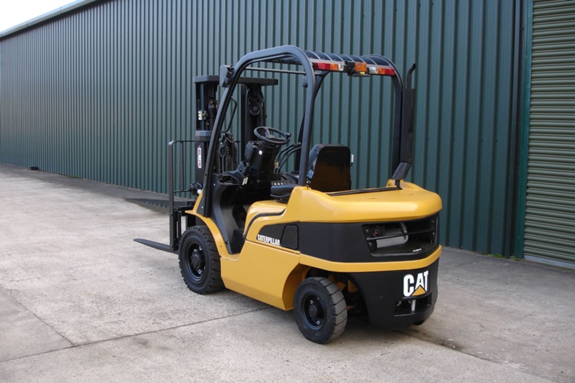 Caterpillar 2.5 Ton Forklift ( Diesel ) - Image 2 of 7