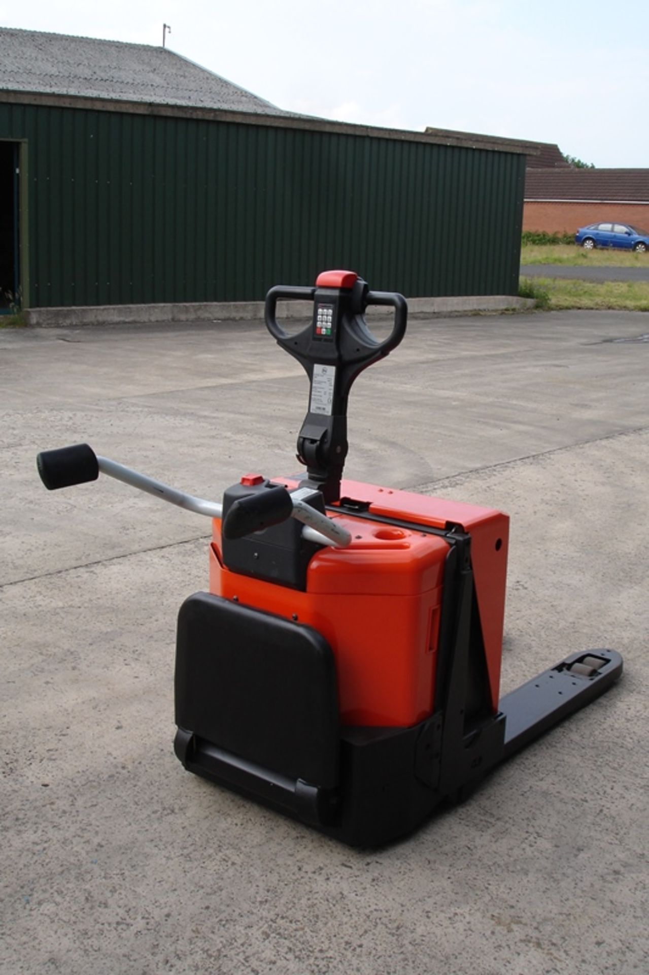 Toyota Ride On Electric Pallet Truck ( 2014 ) - Image 4 of 6