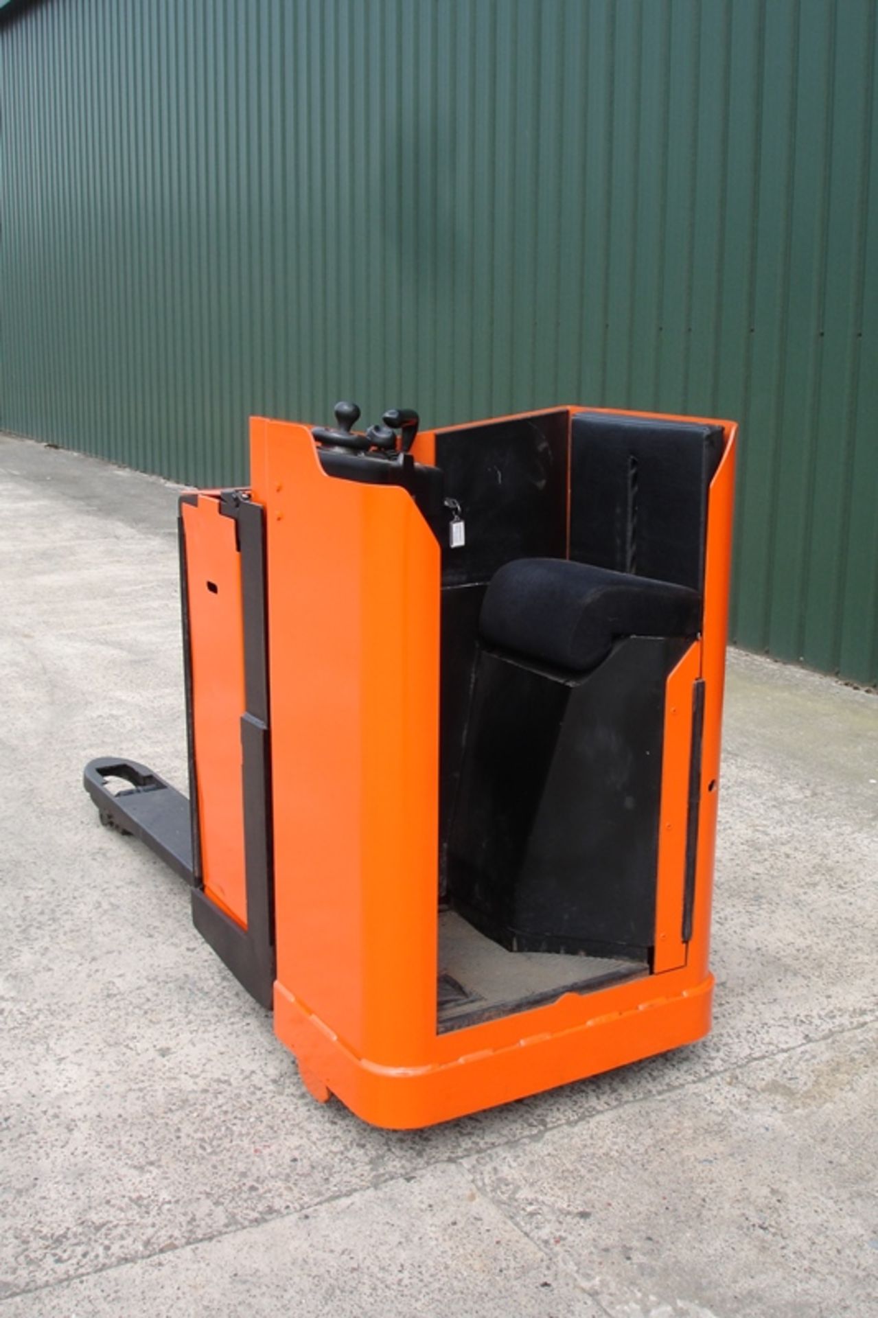 Toyota Ride On Electric Pallet Truck ( 2013 ) - Image 2 of 5