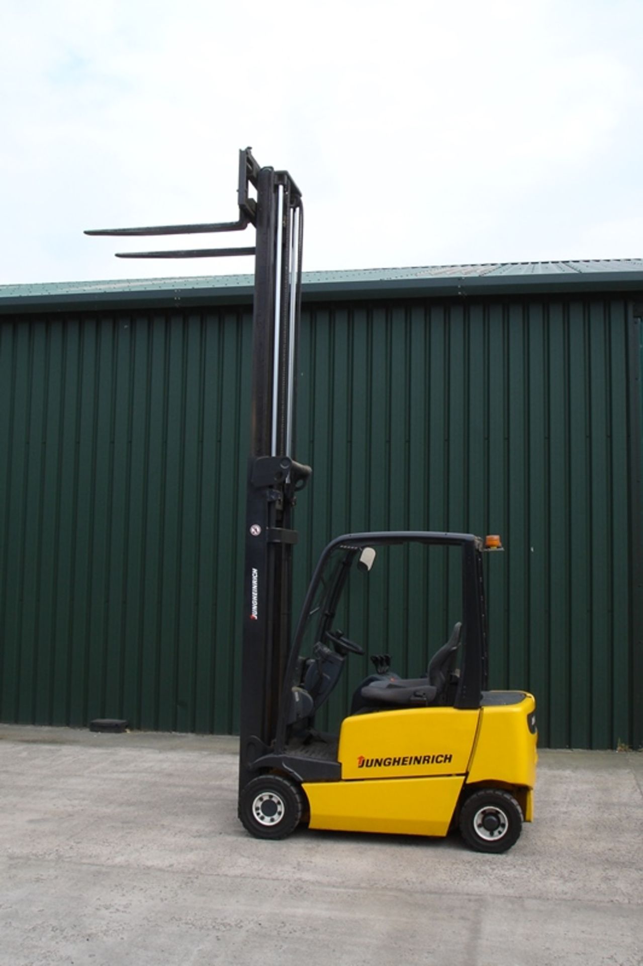 Jungheinrich 1.6 ton Electric Forklift - Image 5 of 6