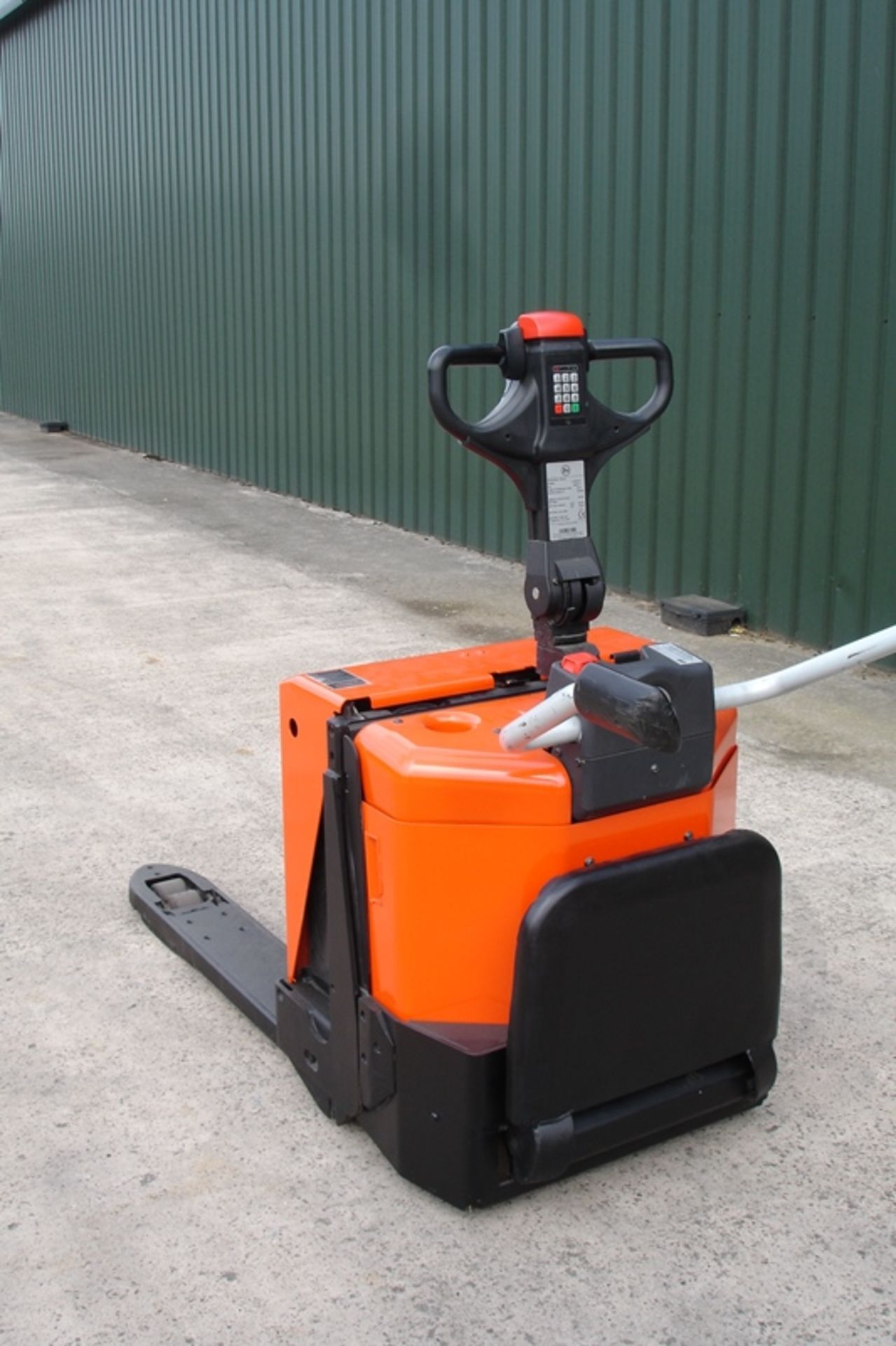 Toyota Ride On Electric Pallet Truck ( 2014 ) - Image 3 of 6