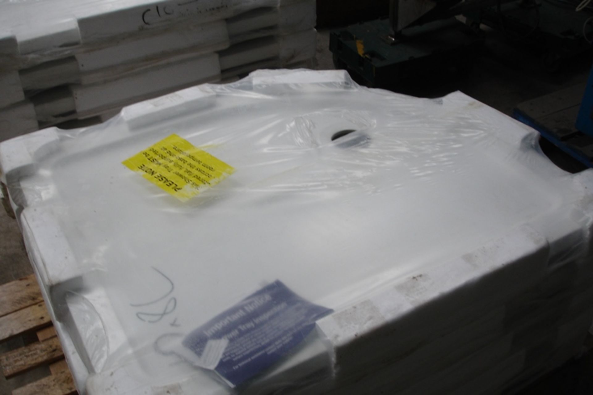 10 x new Kermi 1000 x 800 Quadrant Slimline White Stone Shower Trays - Image 4 of 4