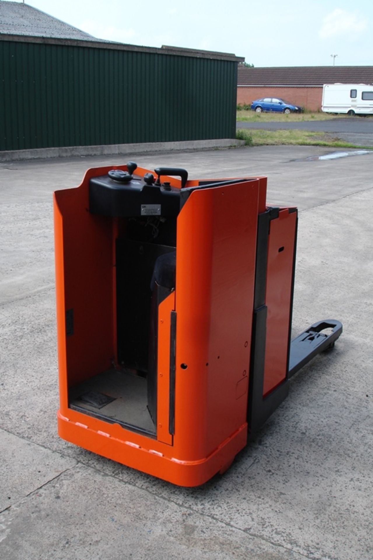 Toyota Ride On Electric Pallet Truck ( 2013 ) - Image 3 of 5